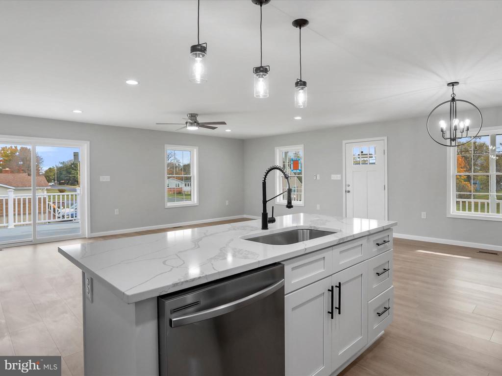 Woodstock, Virginia, 22664, United States, 5 Bedrooms Bedrooms, ,3 BathroomsBathrooms,Residential,For Sale,1982458