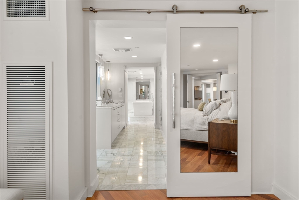 Boston, Massachusetts, 02109, United States, 3 Bedrooms Bedrooms, ,3 BathroomsBathrooms,Residential,For Sale,1990888