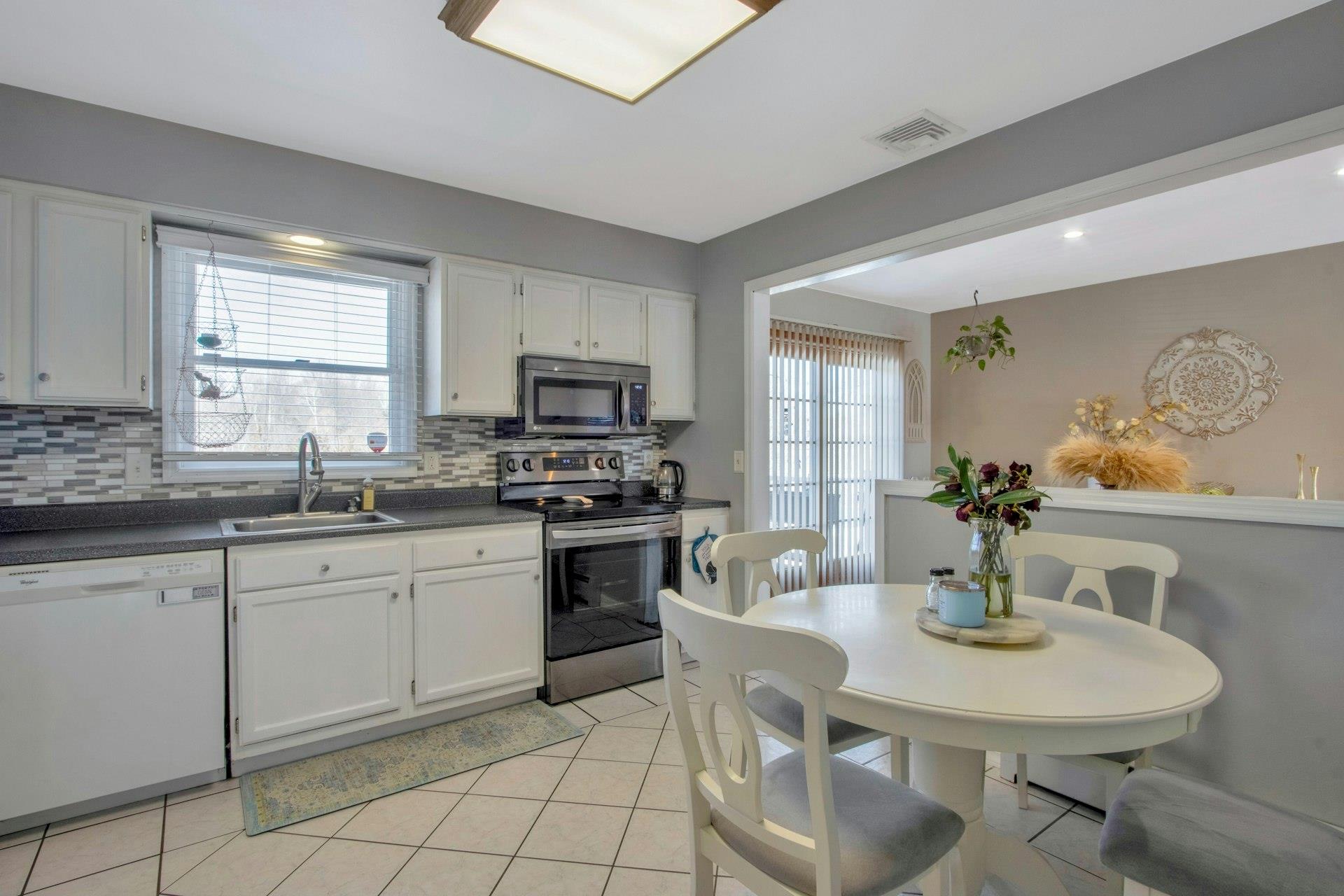 Washingtonville, New York, 10992, United States, 4 Bedrooms Bedrooms, ,2 BathroomsBathrooms,Residential,For Sale,1888612
