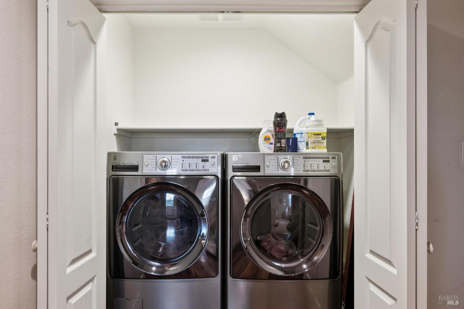 Petaluma, California, 94952, United States, 3 Bedrooms Bedrooms, ,3 BathroomsBathrooms,Residential,For Sale,1989207