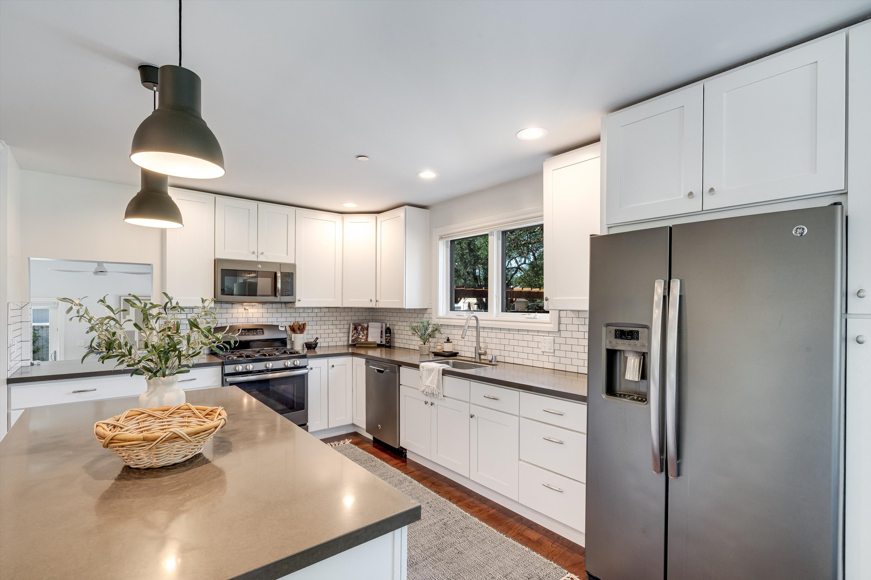  18428 4th  Avenue - 物件實景