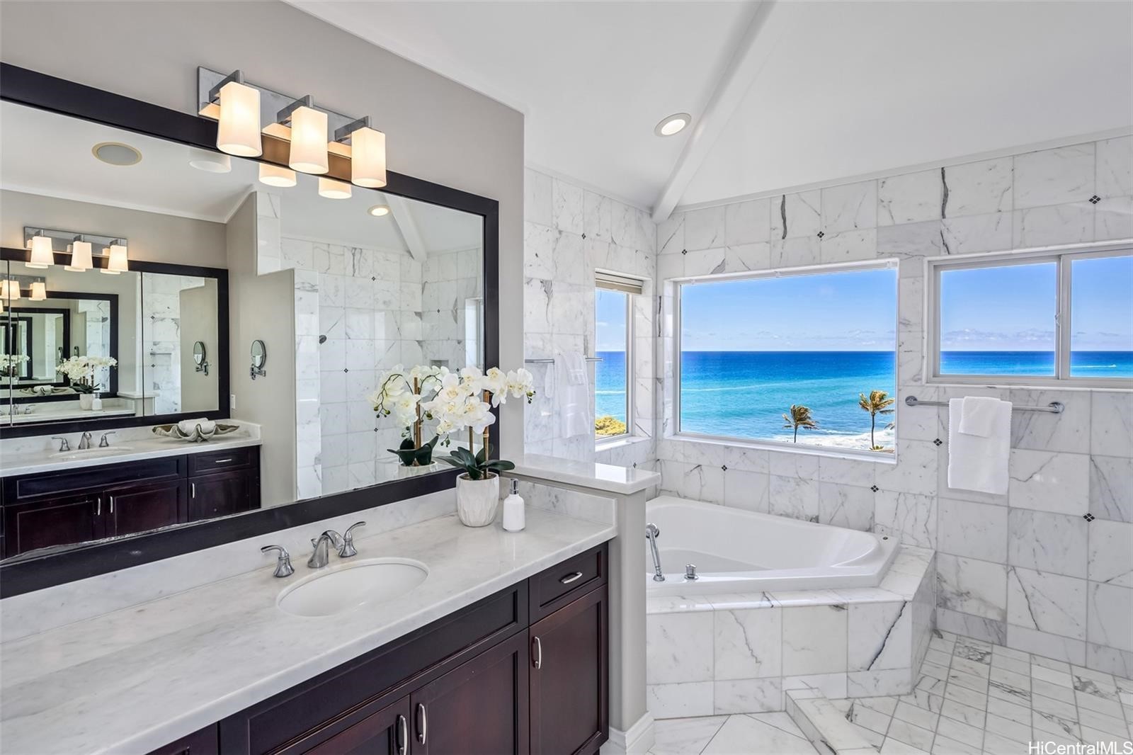 Honolulu, Hawaii, 96816, United States, 5 Bedrooms Bedrooms, ,6 BathroomsBathrooms,Residential,For Sale,1753214