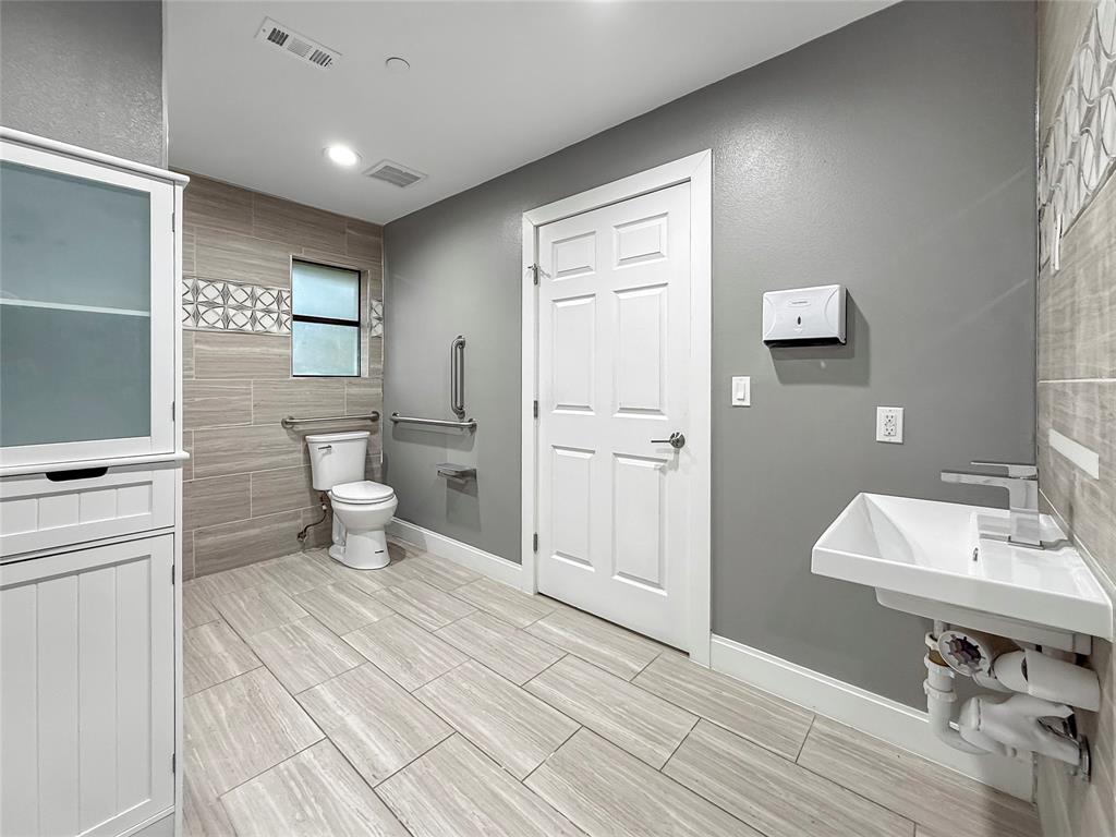 Garland, Texas, 75041, United States, 8 Bedrooms Bedrooms, ,4 BathroomsBathrooms,Residential,For Sale,2003441