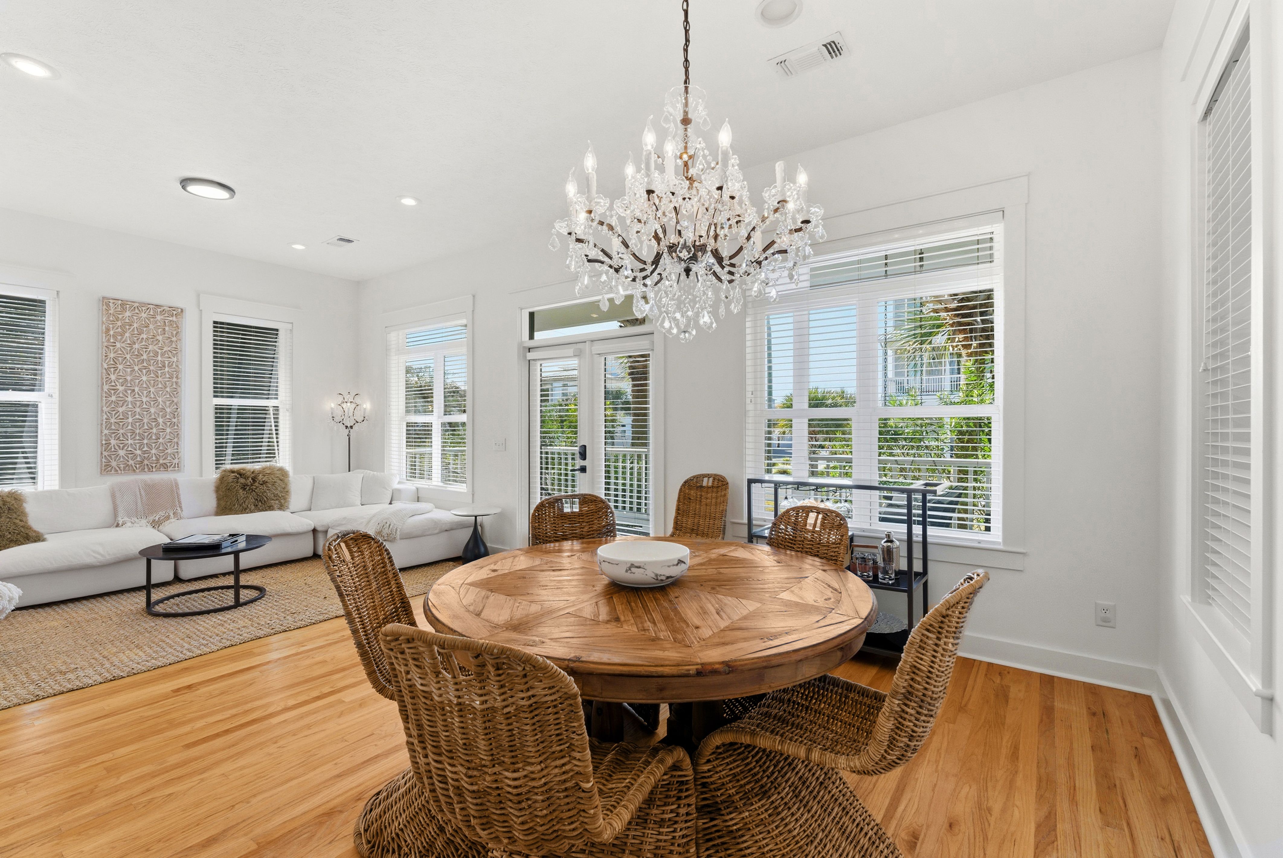  Single Story Home Located on Private Street with Deeded Beach Access - 物件實景