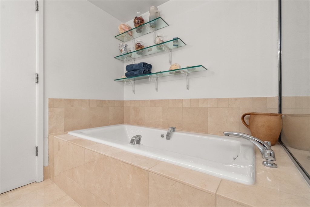 Cambridge, Massachusetts, 02142, United States, 2 Bedrooms Bedrooms, ,3 BathroomsBathrooms,Residential,For Sale,1784887