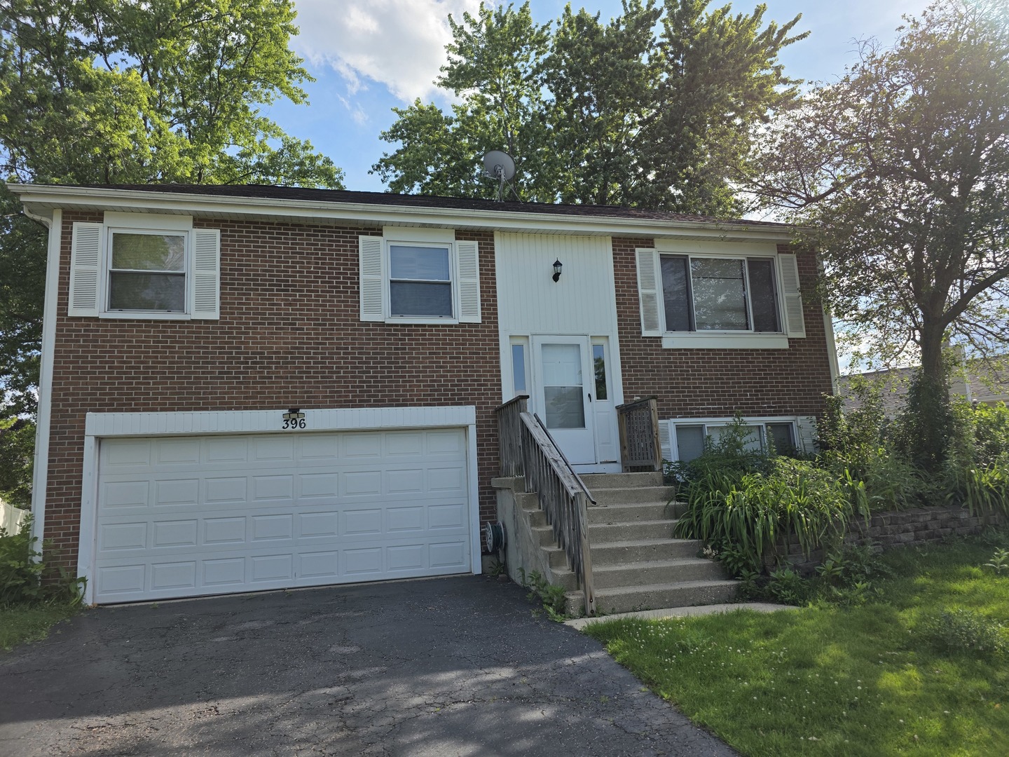 Woodhollow Ln, Bartlett, IL 60103