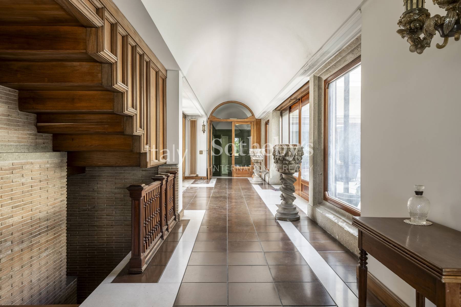  Iconic mansion immersed in a private park with pool - 物件實景