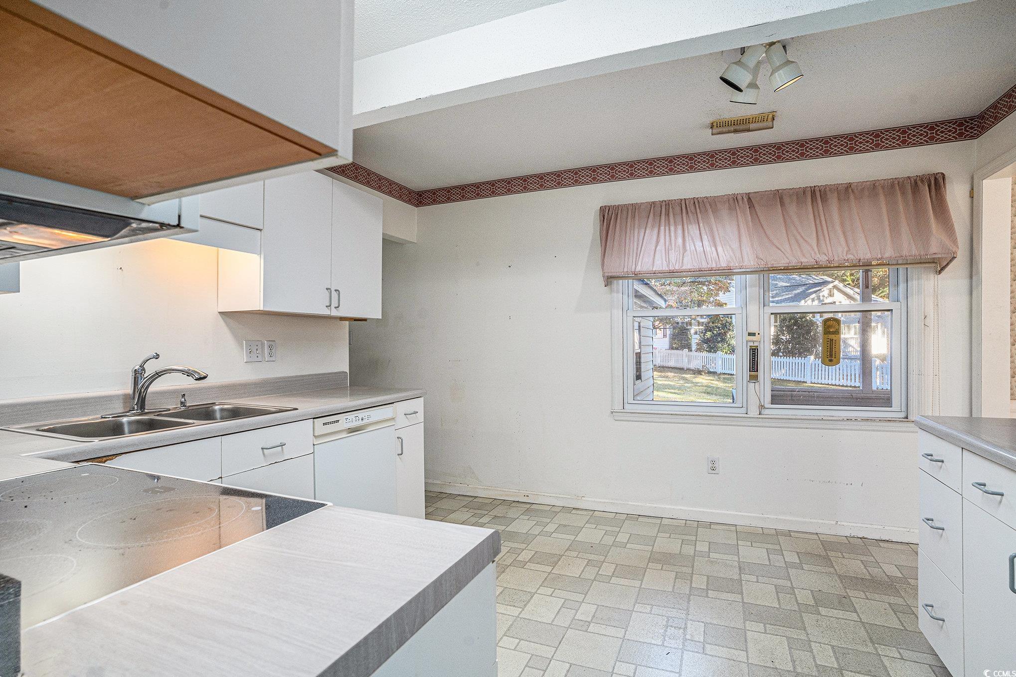 North Myrtle Beach, South Carolina, 29582, United States, 4 Bedrooms Bedrooms, ,3 BathroomsBathrooms,Residential,For Sale,1990764