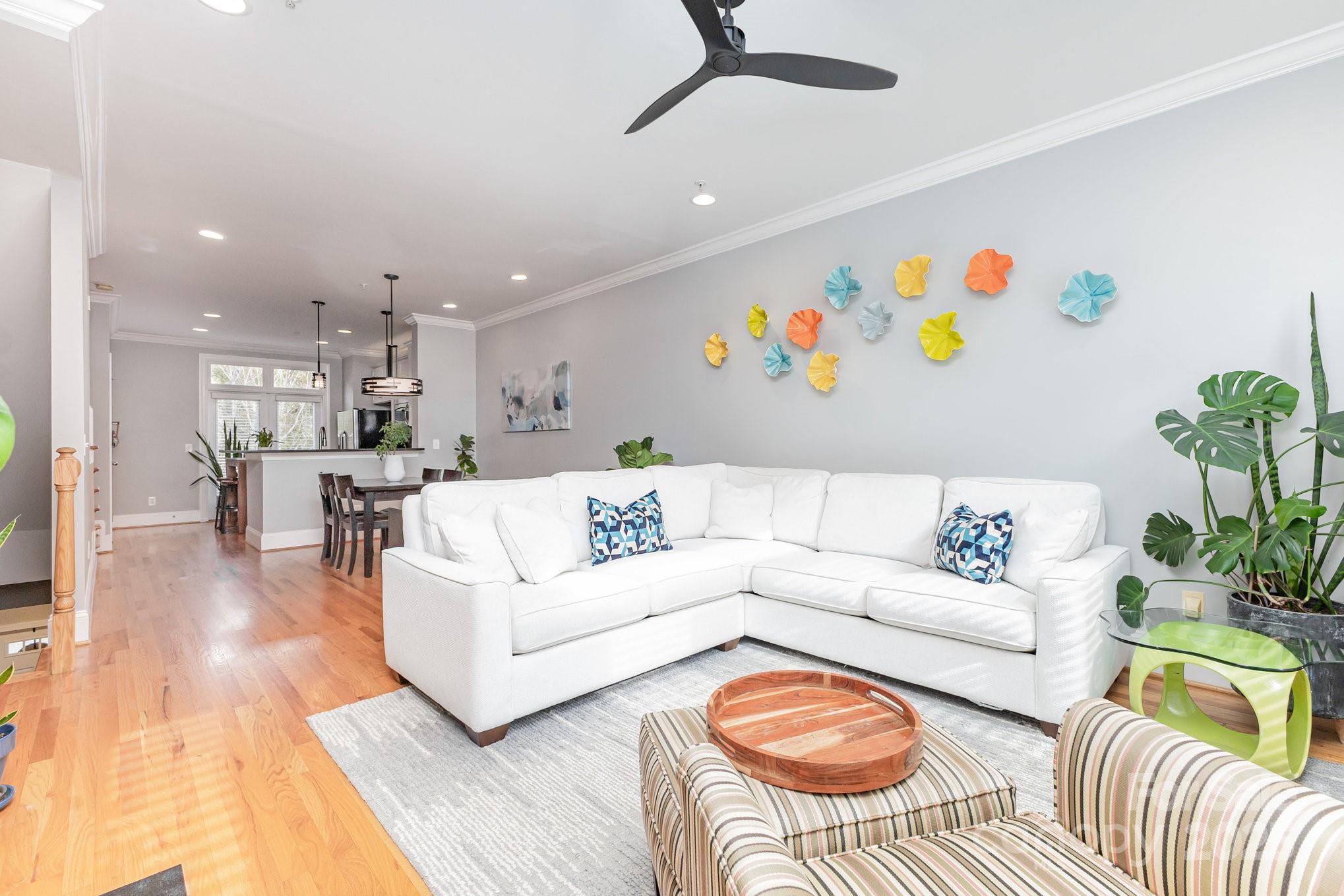 Charlotte, North Carolina, 28207, United States, 2 Bedrooms Bedrooms, ,3 BathroomsBathrooms,Residential,For Sale,1997449