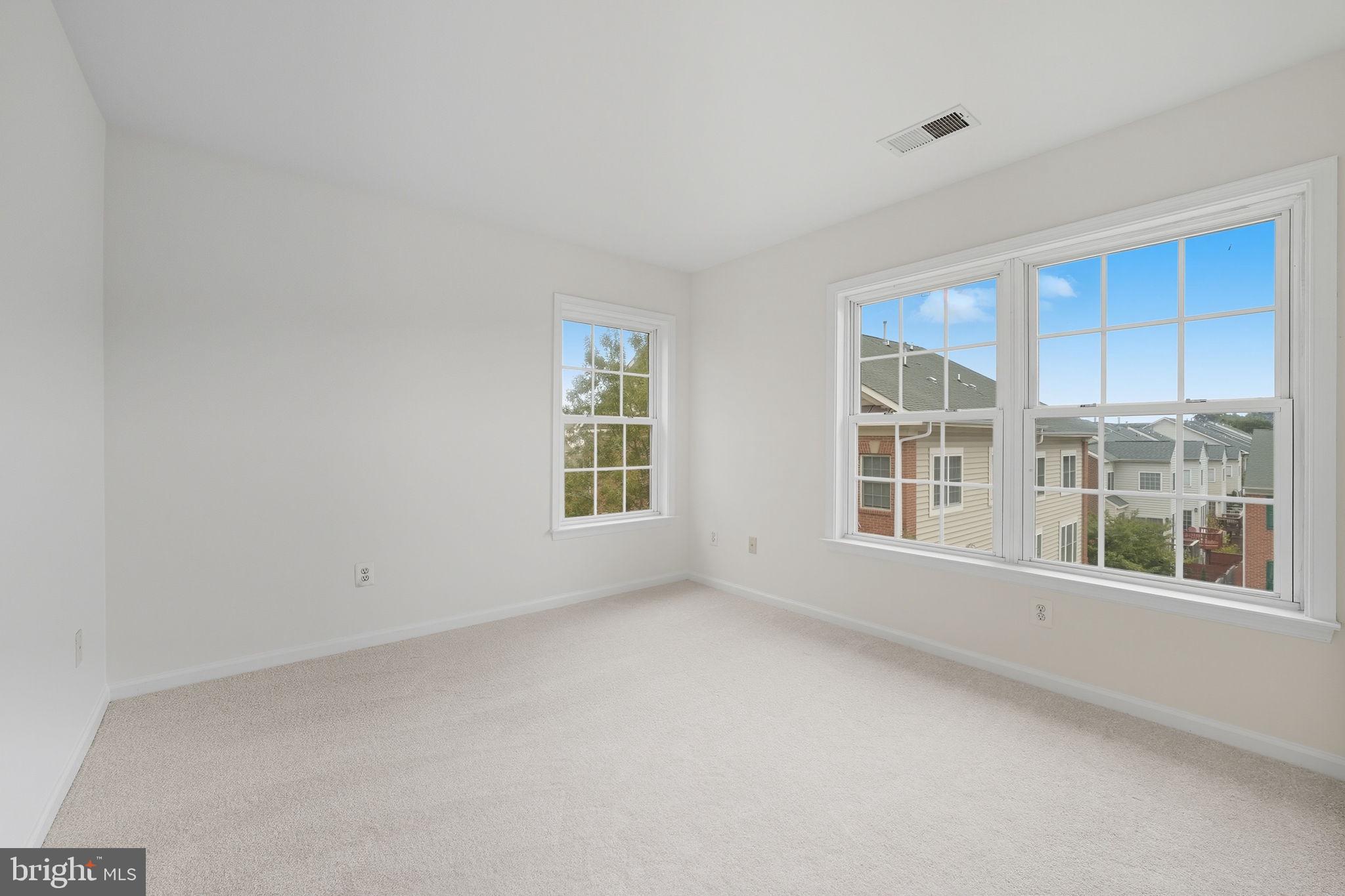 Fairfax, Virginia, 22033, United States, 3 Bedrooms Bedrooms, ,4 BathroomsBathrooms,Residential,For Sale,1975238