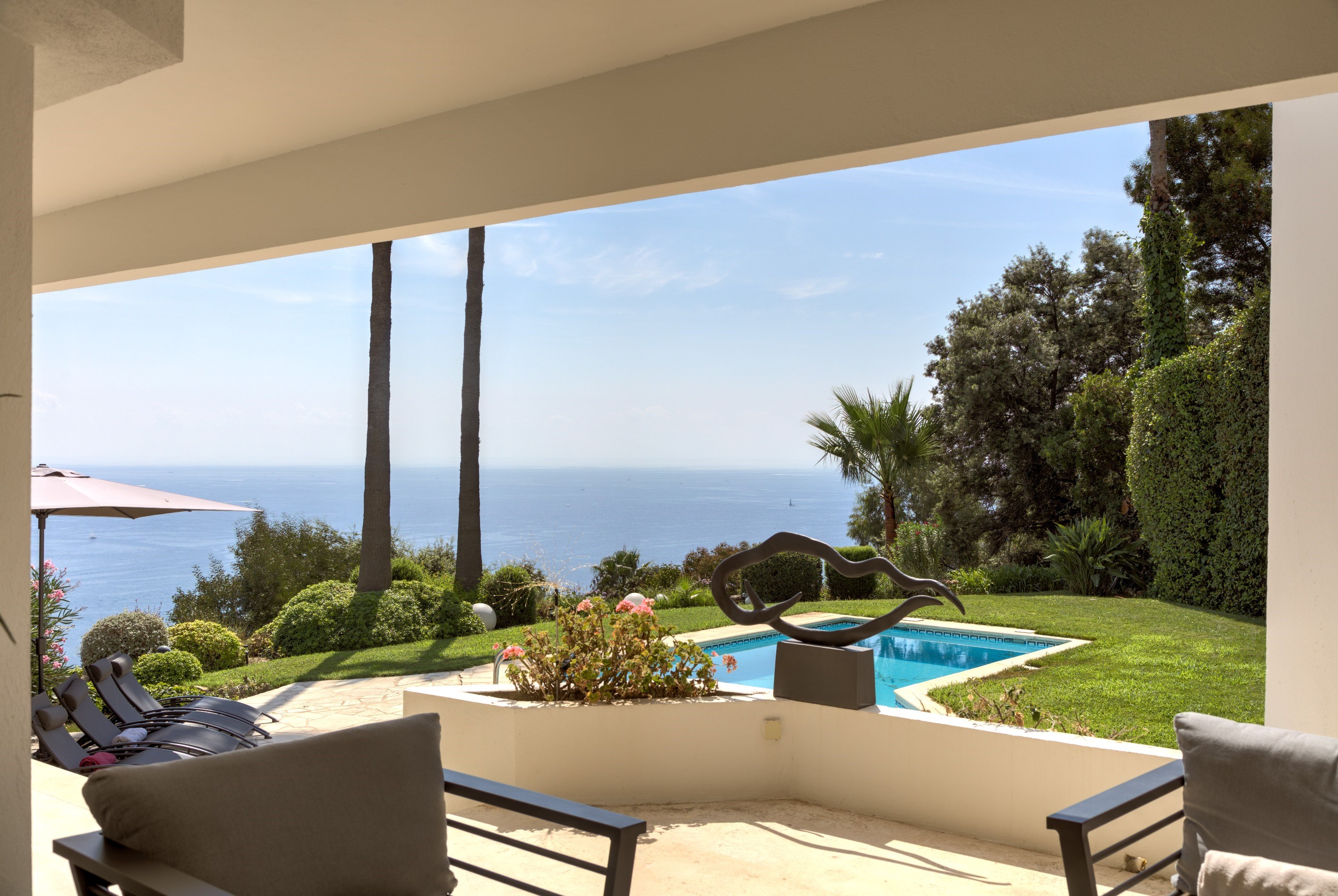  Super Cannes Vallauris, 260 sqm villa with five bedrooms, pool and panoramic se… - 物件實景