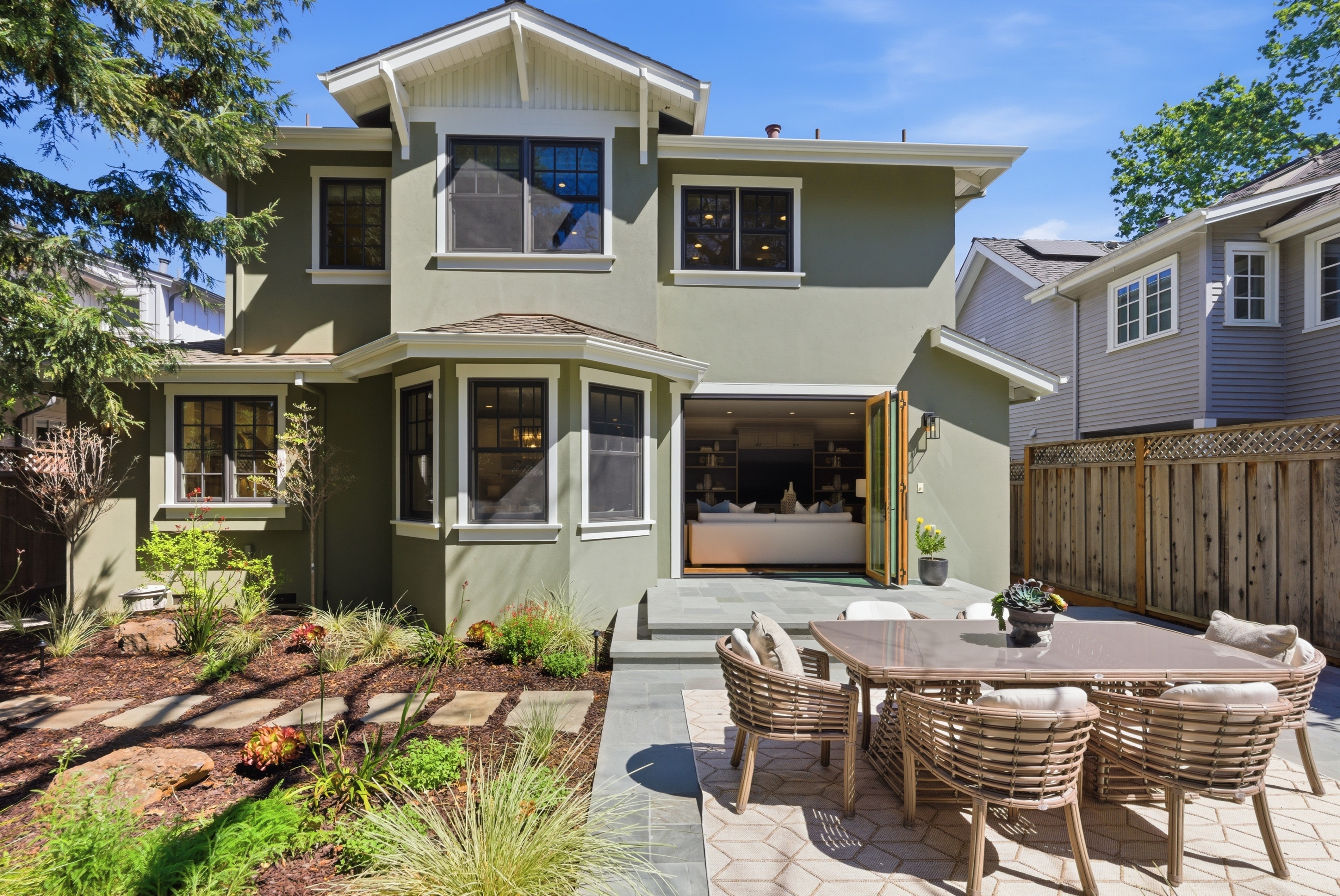  Classic Craftsman Home - 物件實景