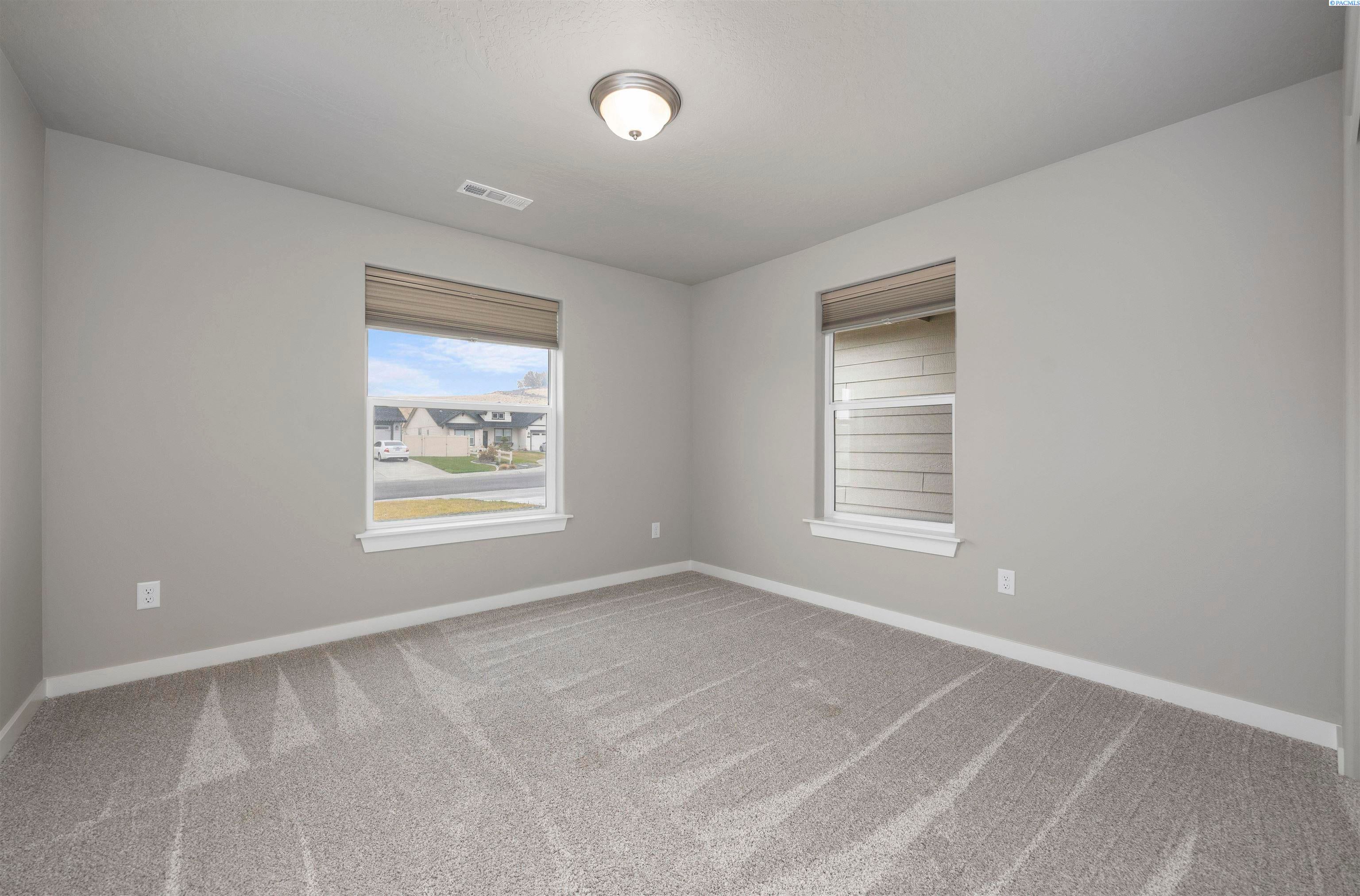 Prosser, Washington, 99350, United States, 3 Bedrooms Bedrooms, ,3 BathroomsBathrooms,Residential,For Sale,1994291