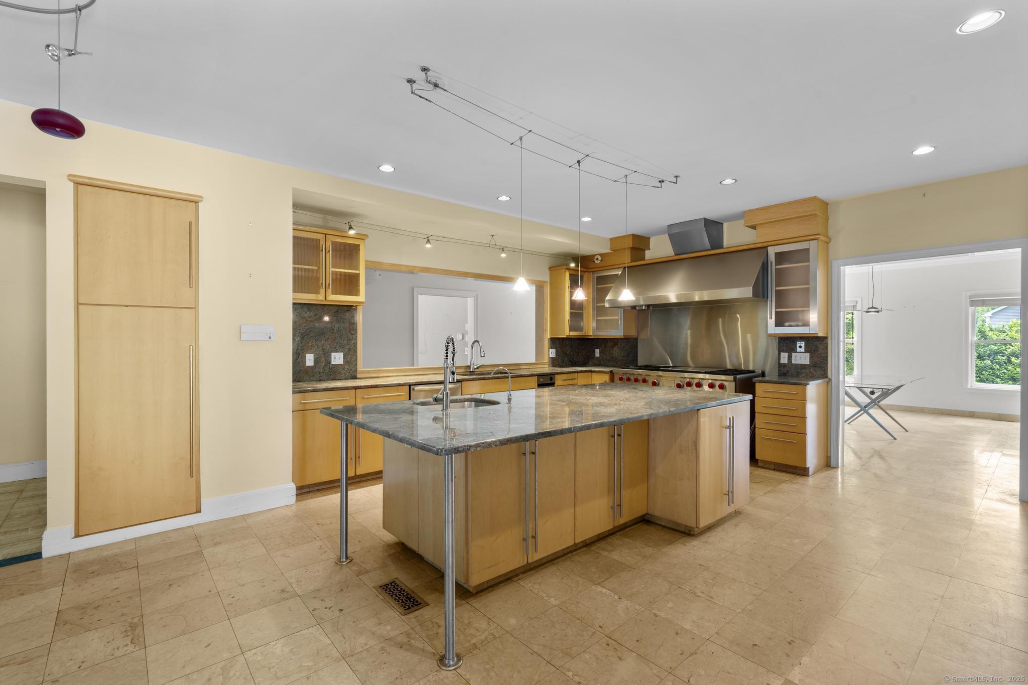 Orange, Connecticut, 06477, United States, 4 Bedrooms Bedrooms, ,8 BathroomsBathrooms,Residential,For Sale,1939481