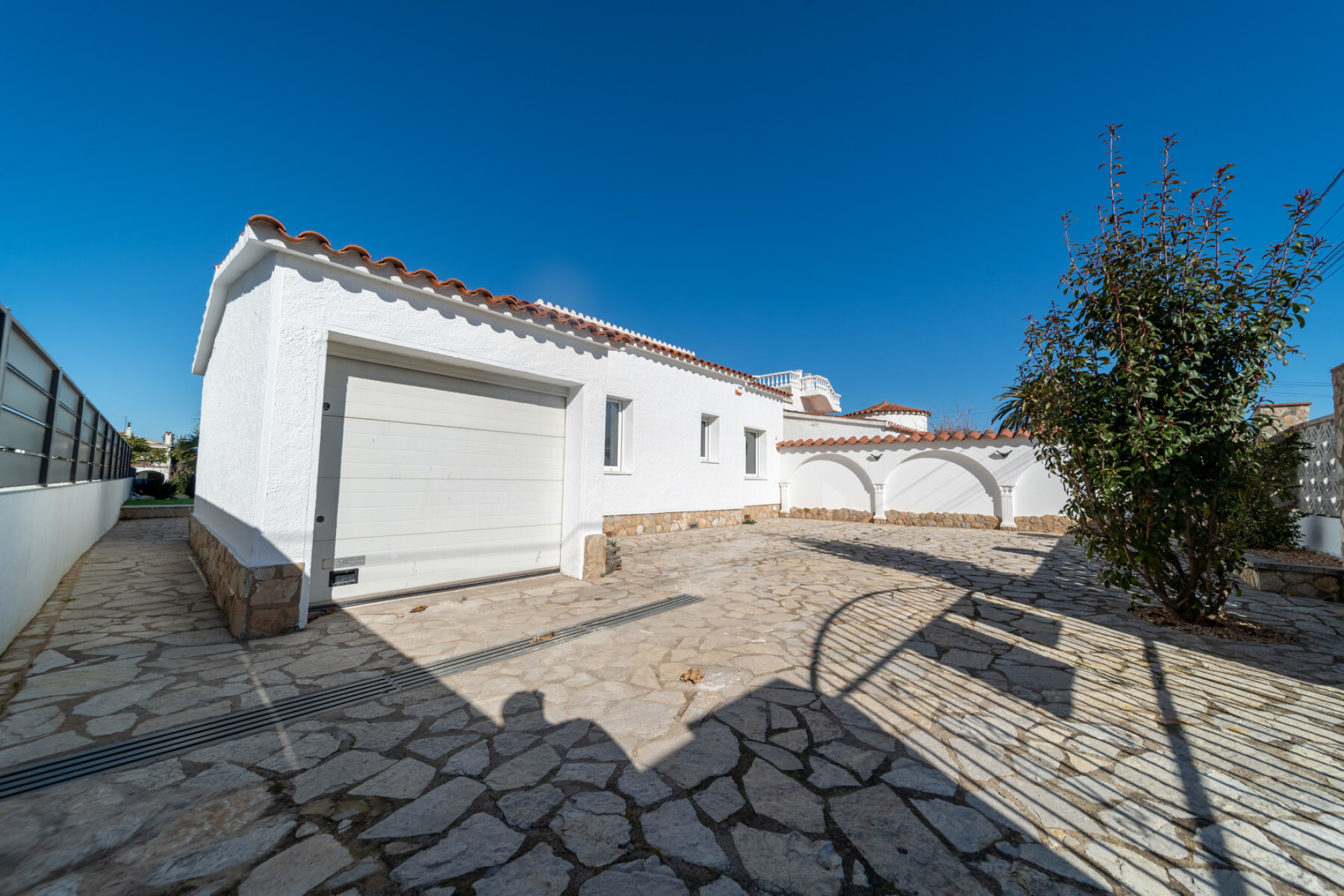  Renovated house on the wide canal with swimming pool. - 物件實景