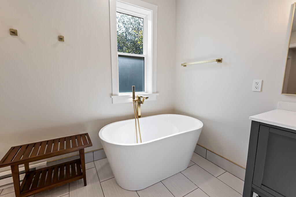 Gouldsboro, Maine, 04607, United States, 3 Bedrooms Bedrooms, ,2 BathroomsBathrooms,Residential,For Sale,1901122