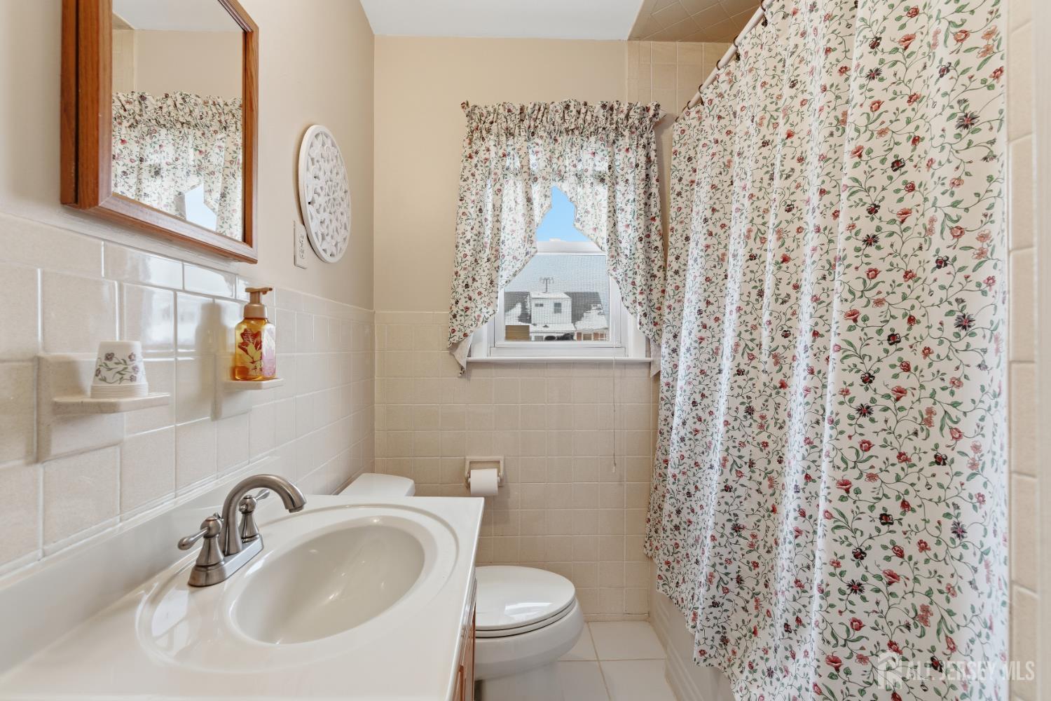 1201 - Carteret, New Jersey, 07008, United States, 4 Bedrooms Bedrooms, ,2 BathroomsBathrooms,Residential,For Sale,2006172