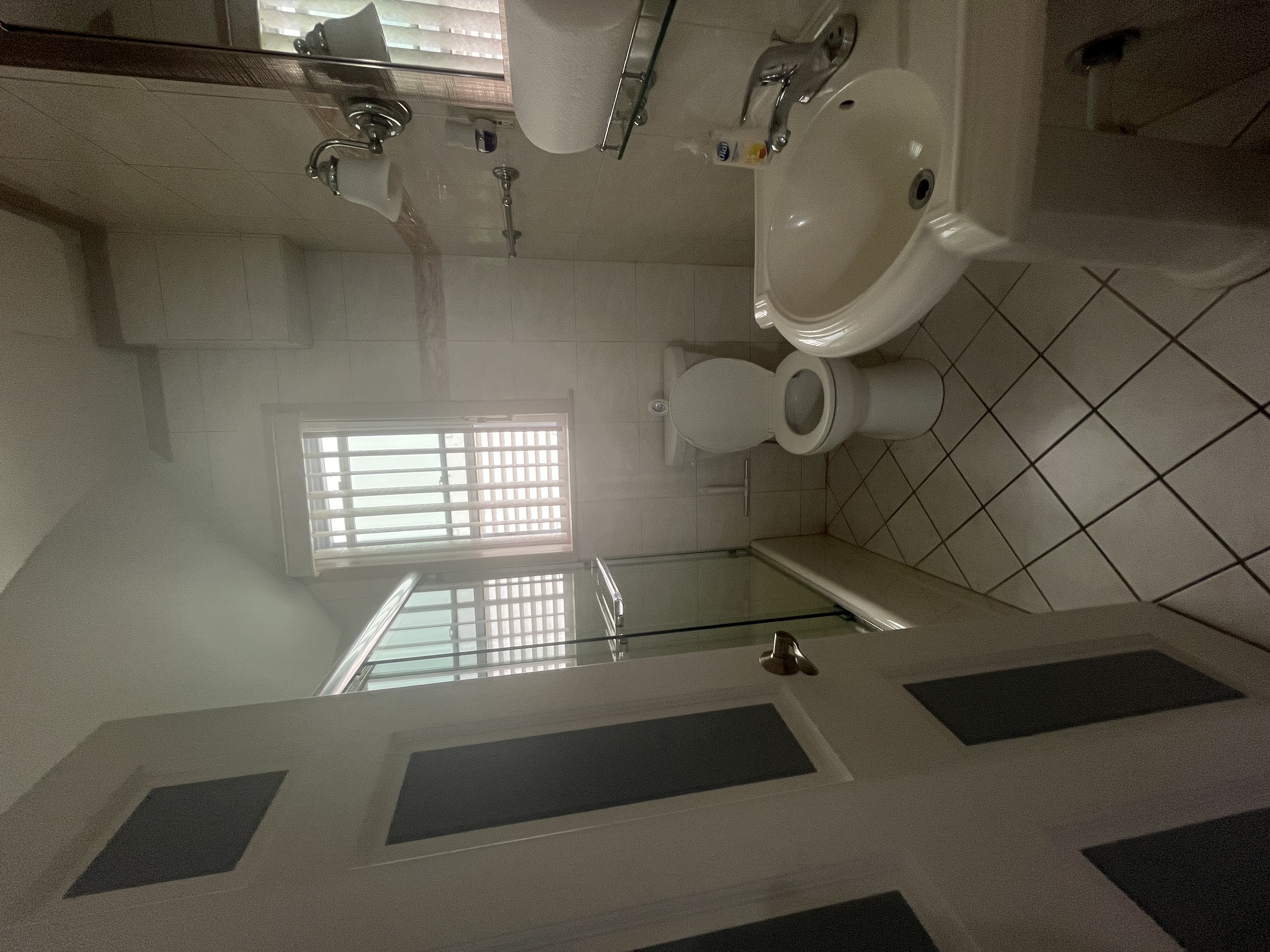 Bronx, New York, 10475, United States, 3 Bedrooms Bedrooms, ,2 BathroomsBathrooms,Residential,For Sale,1974345