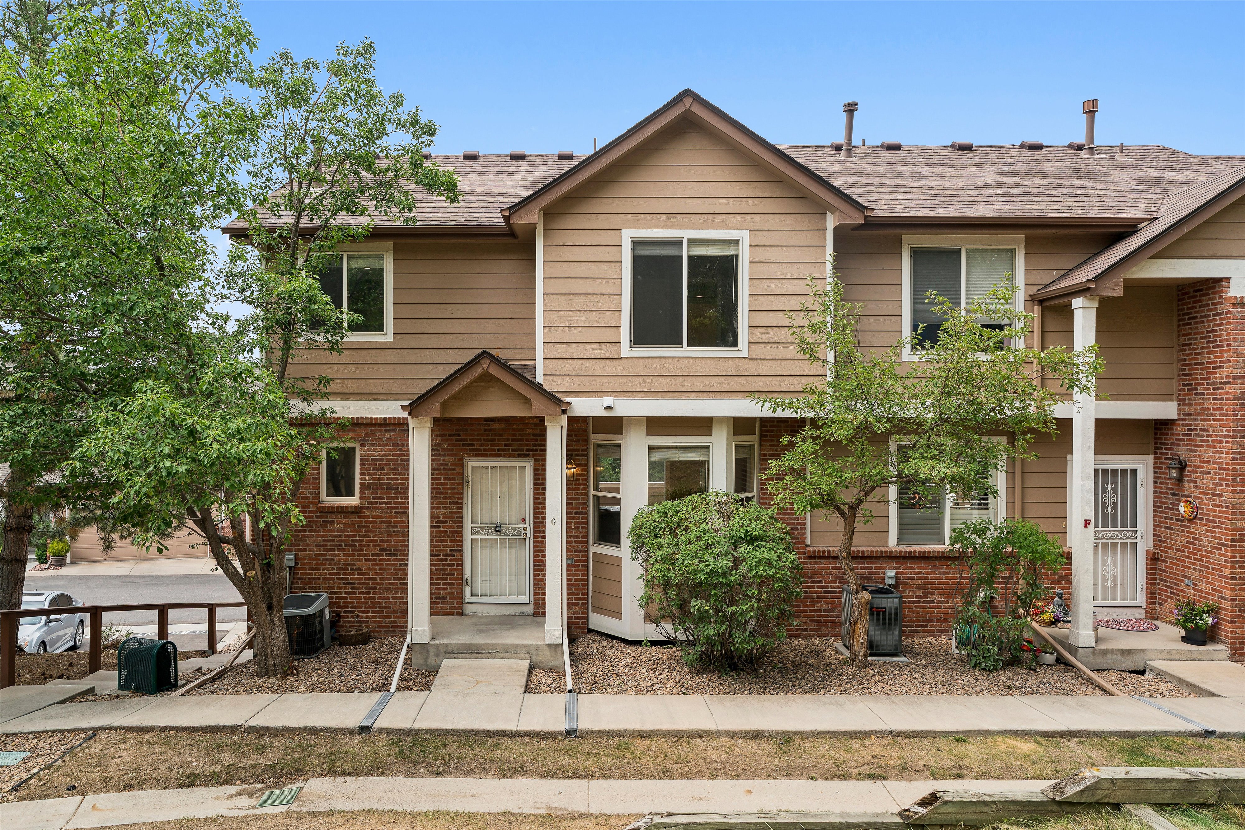  Beautifully maintained three-level townhome - 物件實景
