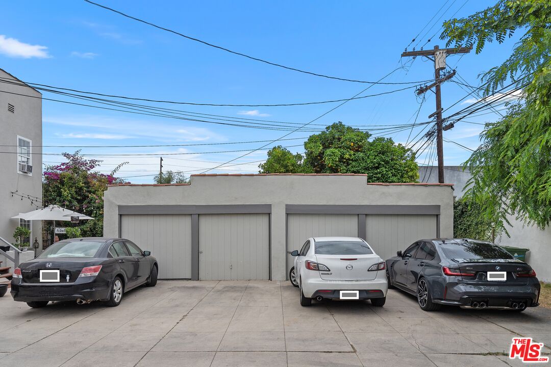 Los Angeles, California, 90019, United States, 6 Bedrooms Bedrooms, ,Residential,For Sale,1908523