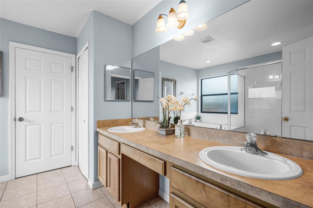 Clermont, Florida, 34714, United States, 5 Bedrooms Bedrooms, ,4 BathroomsBathrooms,Residential,For Sale,1947798