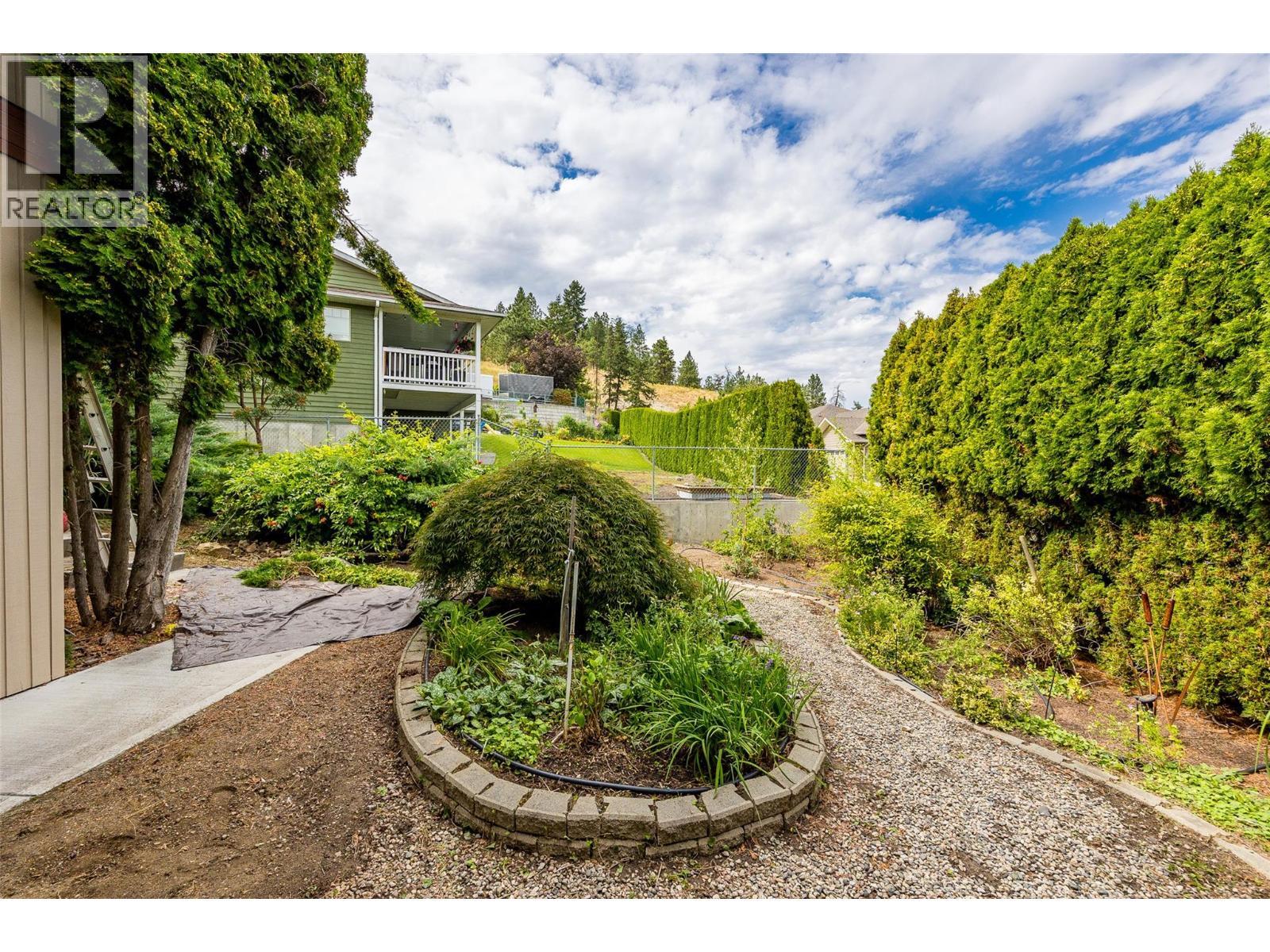 KELOWNA, British Columbia, V1V 1J5, CA, 2 Bedrooms Bedrooms, ,2 BathroomsBathrooms,Residential,For Sale,1948319