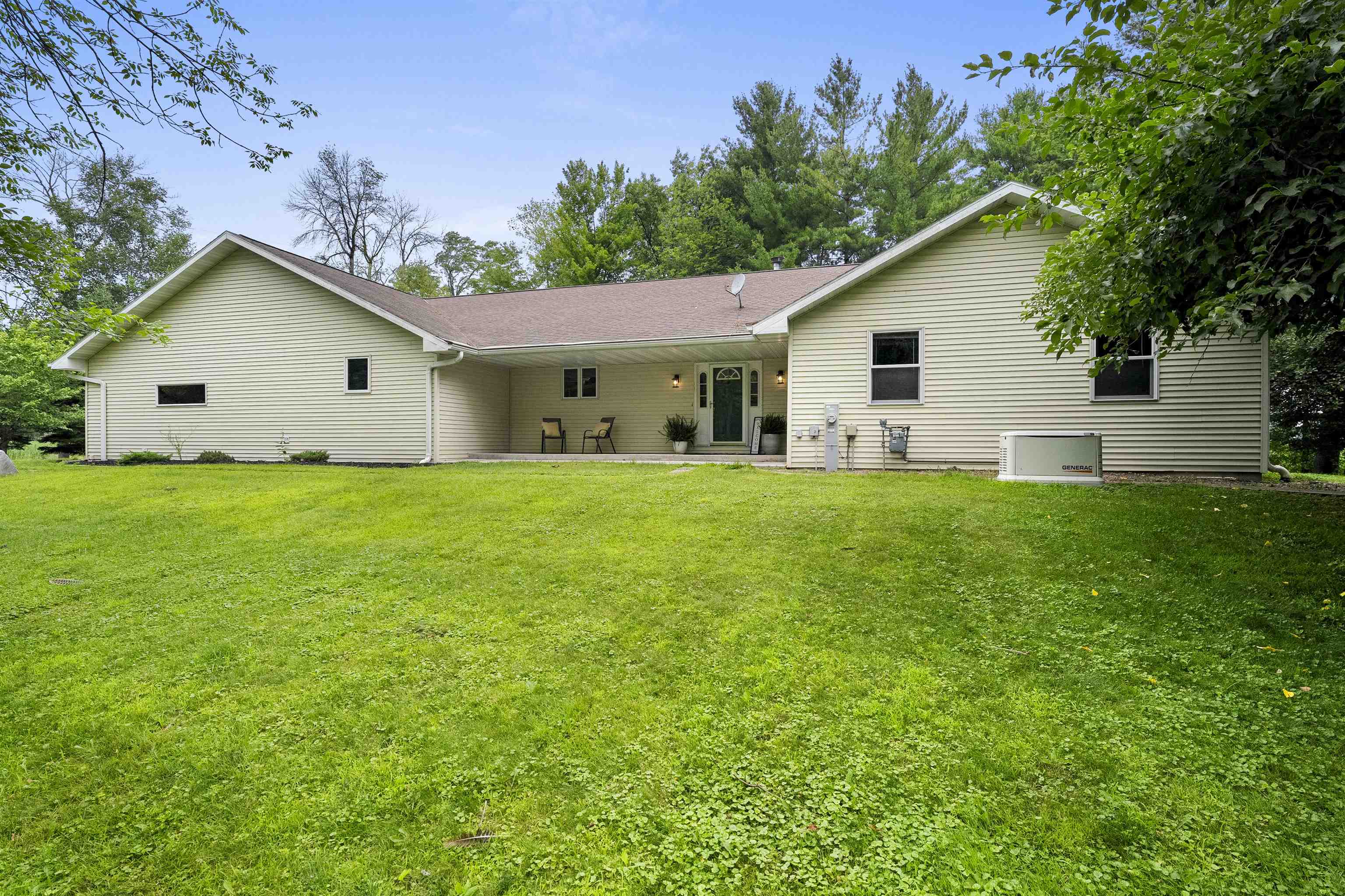 SUAMICO, Wisconsin, 54173, United States, 3 Bedrooms Bedrooms, ,4 BathroomsBathrooms,Residential,For Sale,1911099