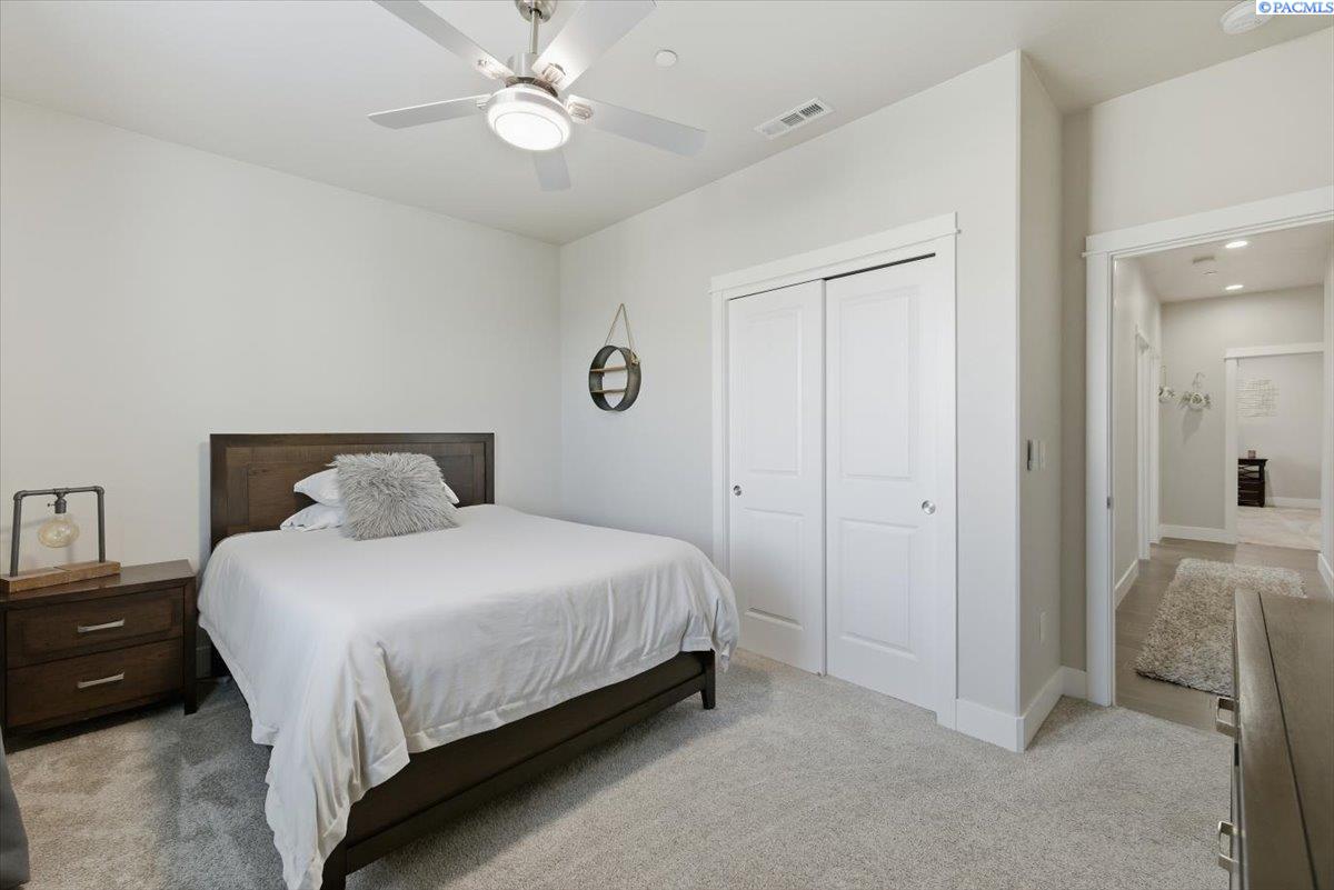 Richland, Washington, 99352, United States, 3 Bedrooms Bedrooms, ,2 BathroomsBathrooms,Residential,For Sale,1991630