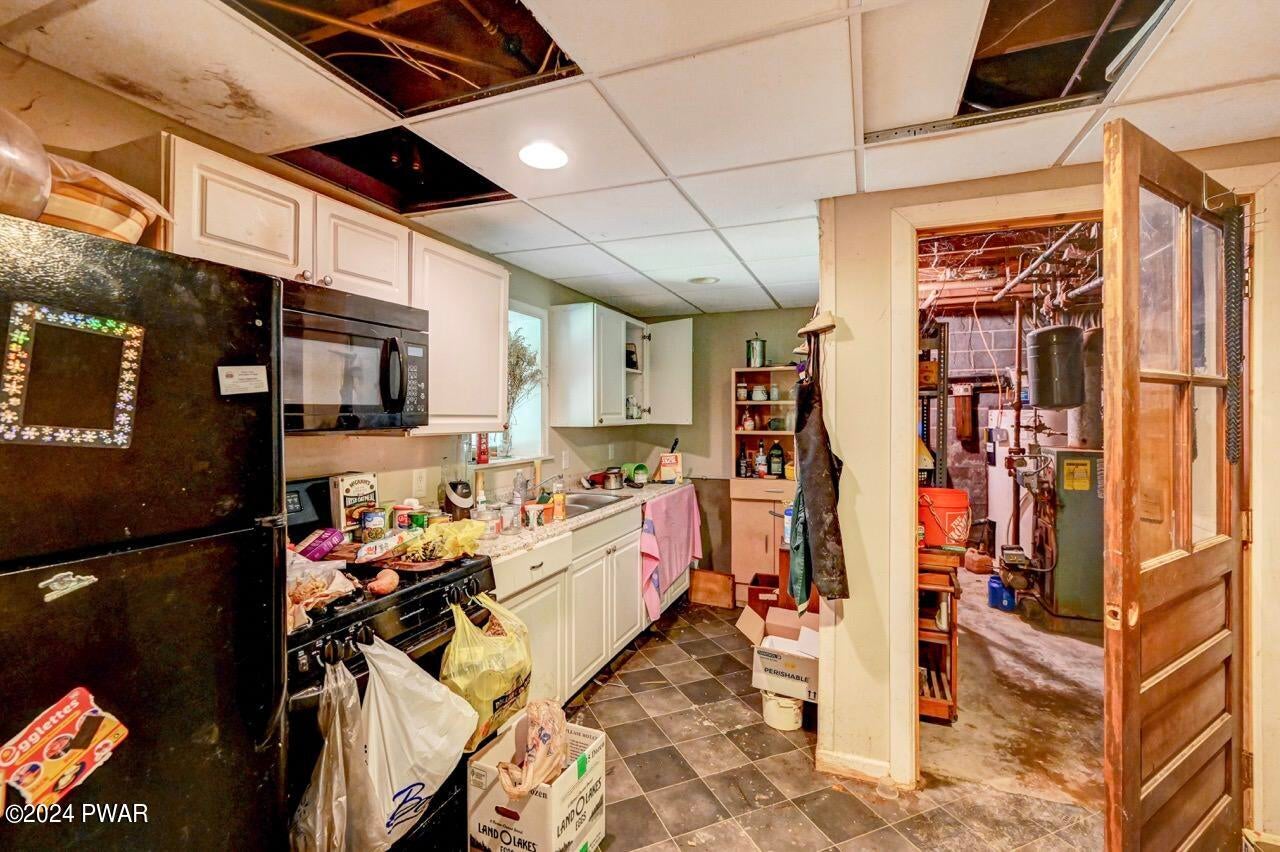 Hawley, Pennsylvania, 18428, United States, 5 Bedrooms Bedrooms, ,4 BathroomsBathrooms,Residential,For Sale,1979290