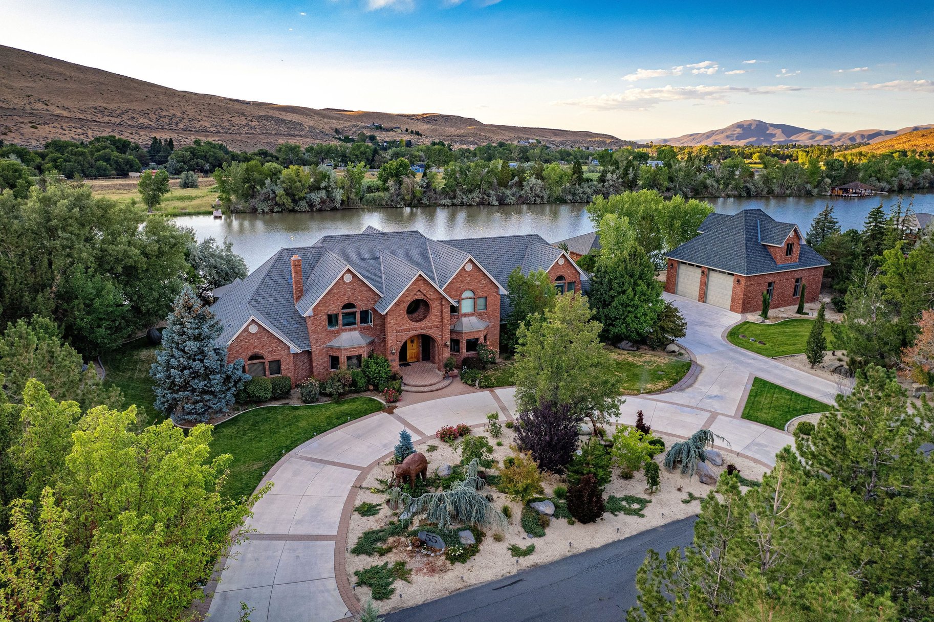 A Rare Lakefront Estate in the Heart of Reno no in One of Northern Nevada