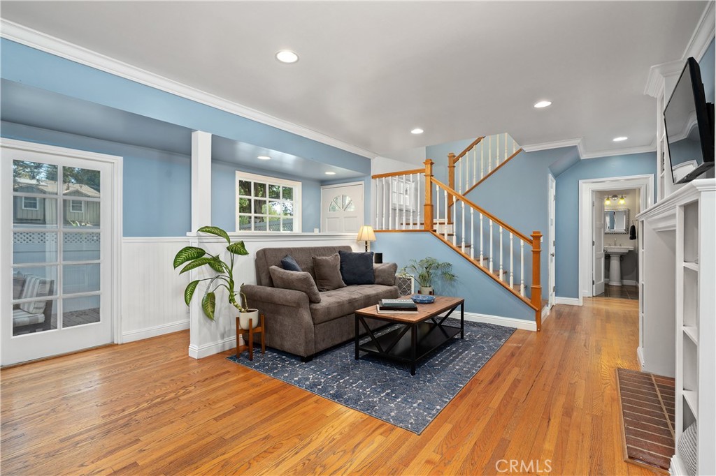 Studio City, California, 91602, United States, 5 Bedrooms Bedrooms, ,4 BathroomsBathrooms,Residential,For Sale,1947106