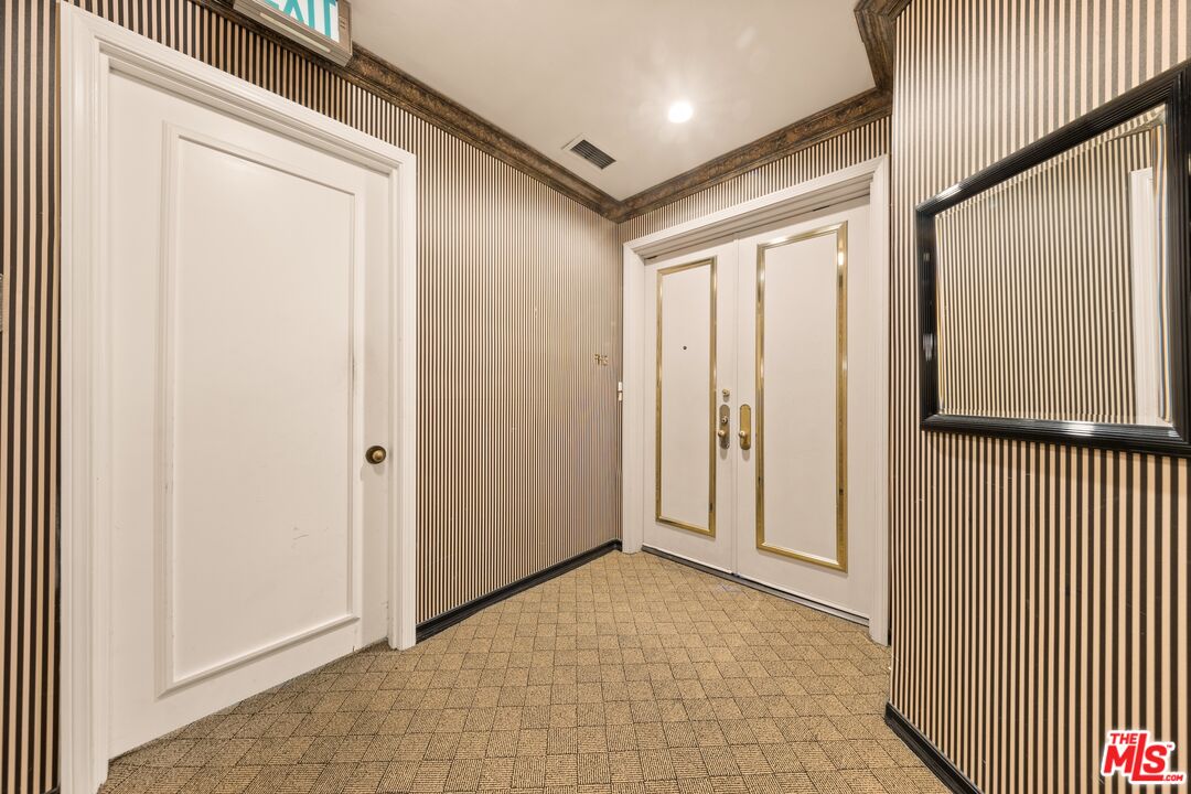 Los Angeles, California, 90035, United States, 3 Bedrooms Bedrooms, ,4 BathroomsBathrooms,Residential,For Sale,1989035