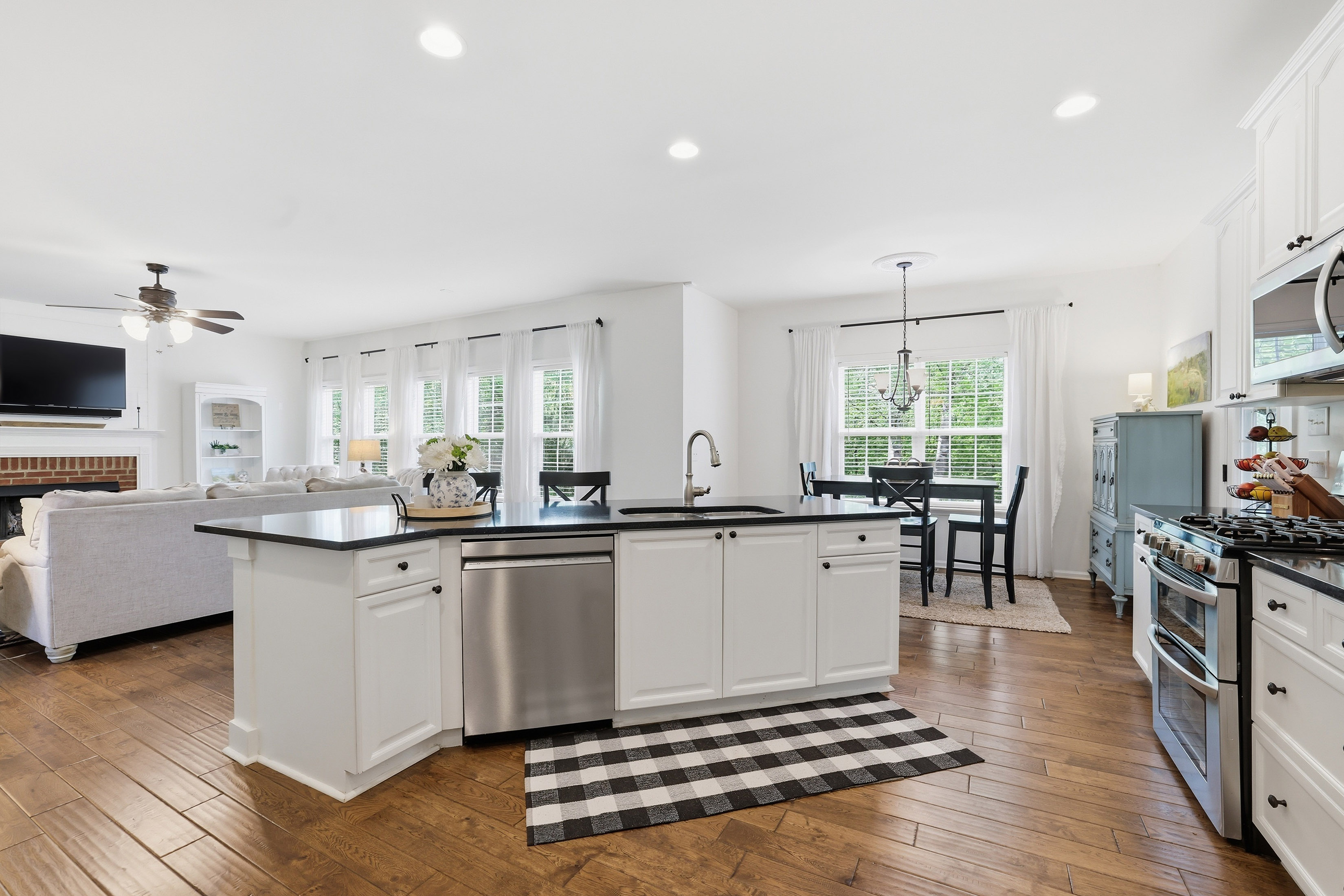  Classic Beauty in Amenity-rich Parkstone Community - 物件實景