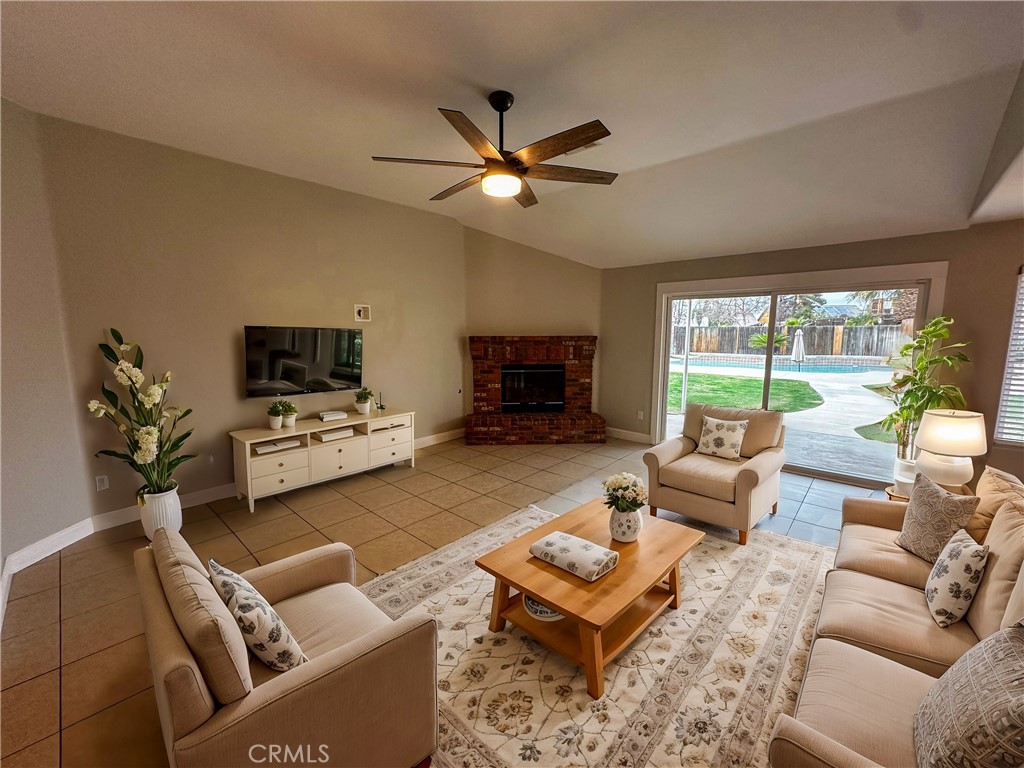 Bakersfield, California, 93312, United States, 3 Bedrooms Bedrooms, ,2 BathroomsBathrooms,Residential,For Sale,1915632