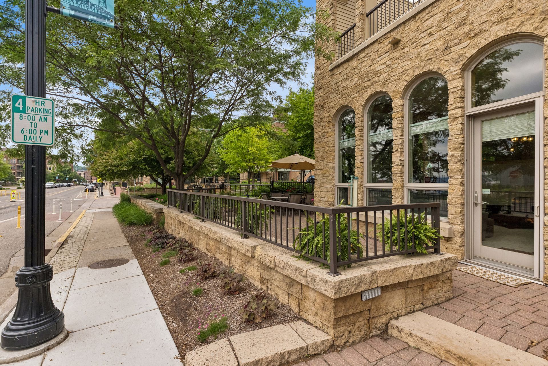  Timeless Brownstone Living in the Heart of Stillwater - 物件實景