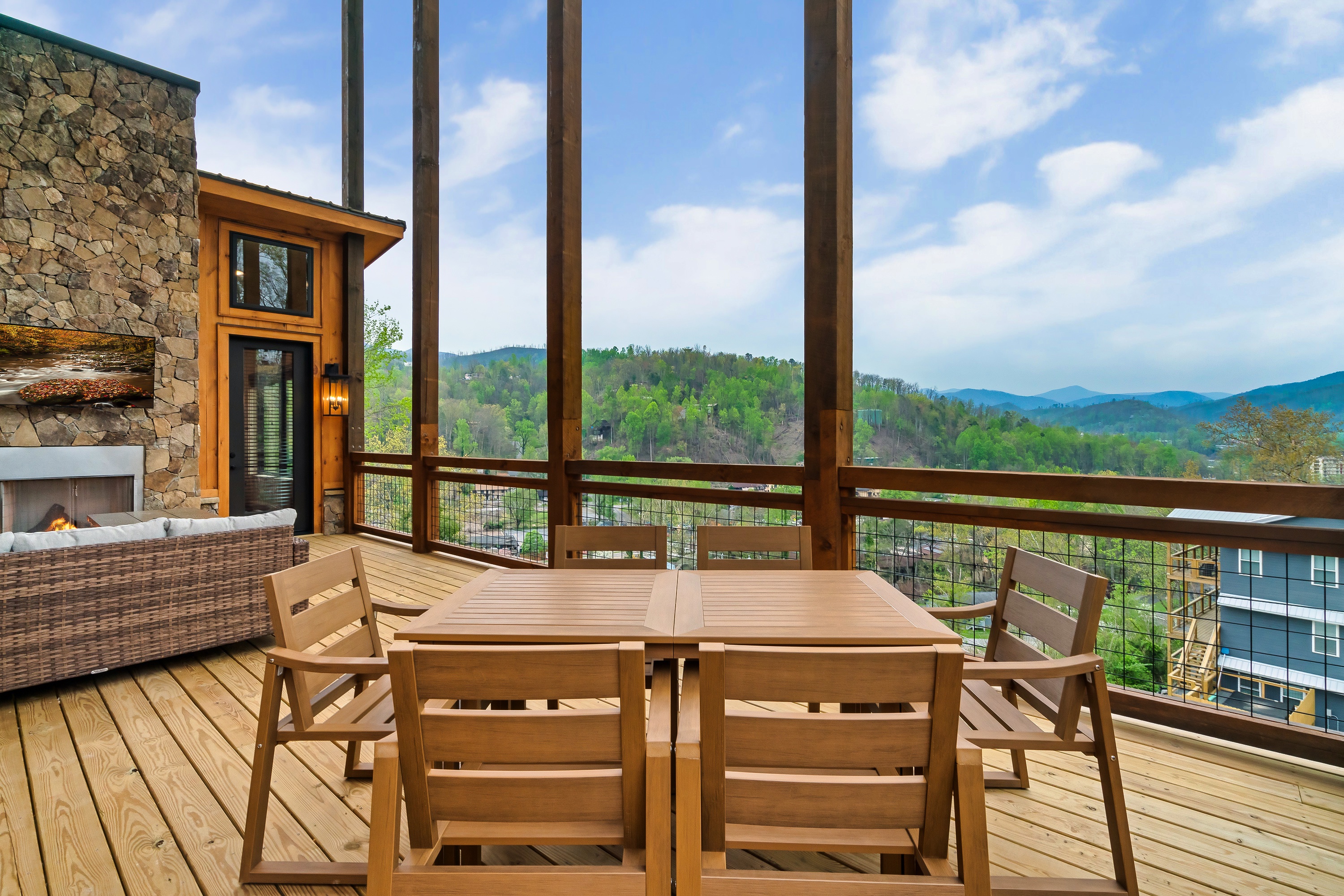 Gatlinburg, Tennessee, 37738, United States, 5 Bedrooms Bedrooms, ,4 BathroomsBathrooms,Residential,For Sale,1920322