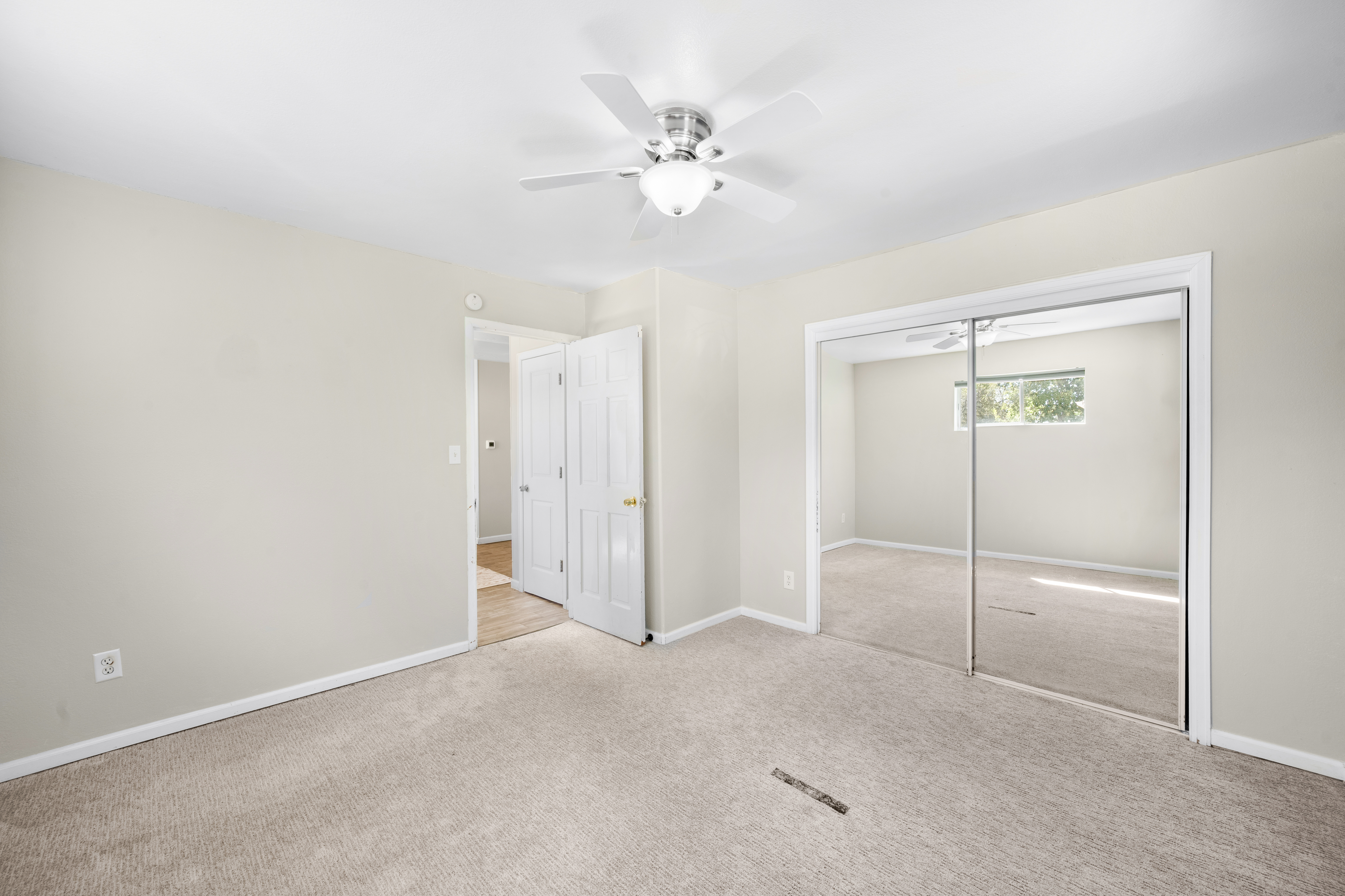  5 Bedroom Home Just Steps From Huston Lake Park - 物件實景