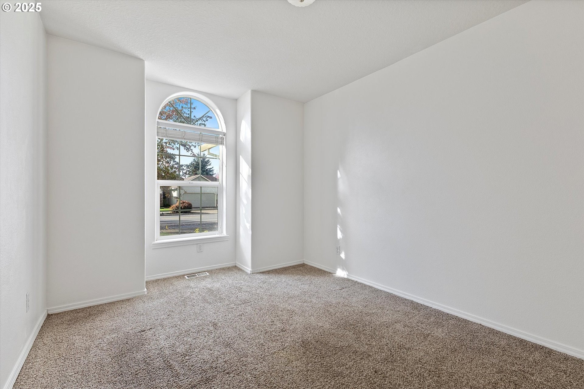 Newberg, Oregon, 97132, United States, 3 Bedrooms Bedrooms, ,2 BathroomsBathrooms,Residential,For Sale,1972944