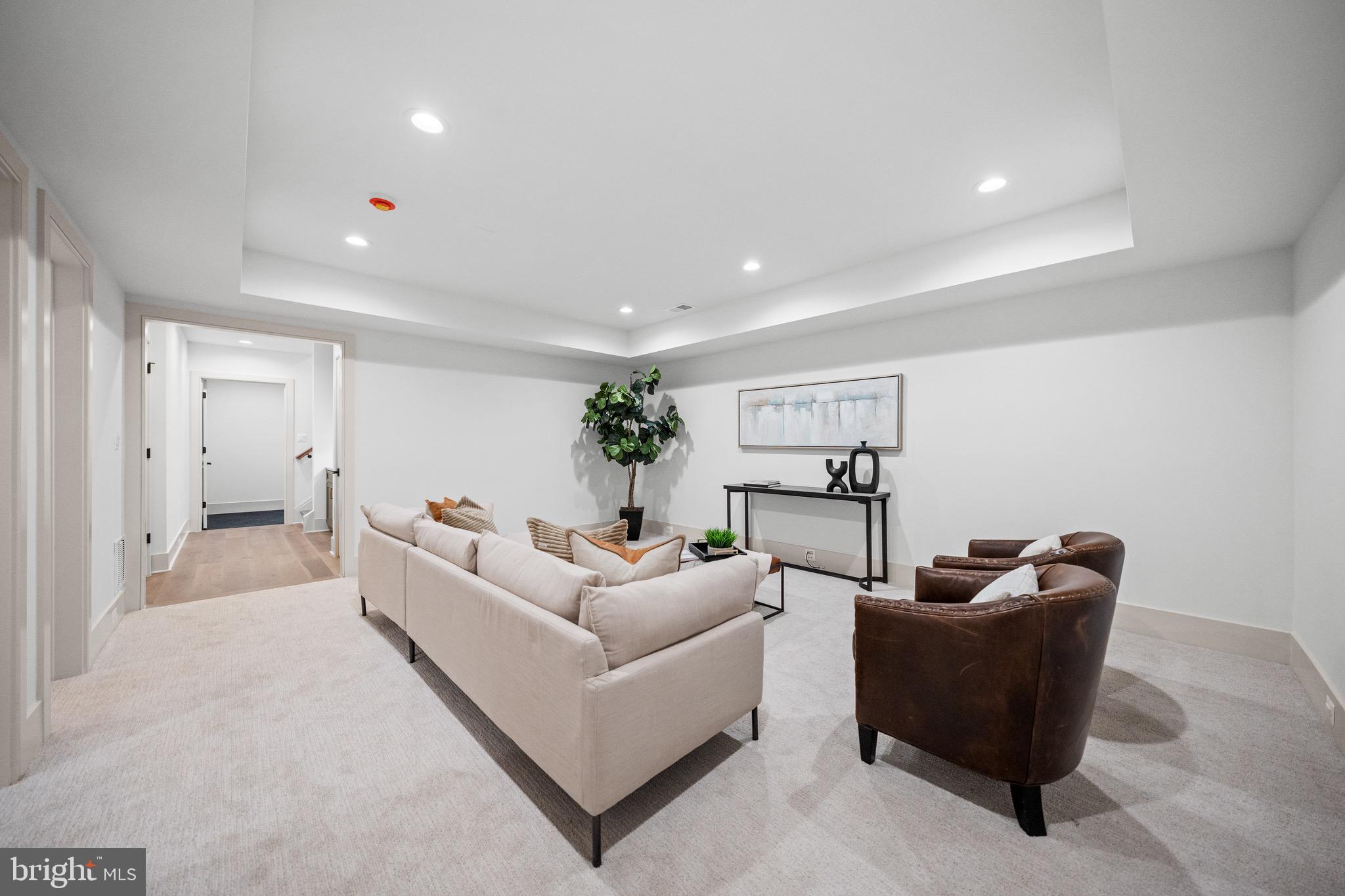 Arlington, Virginia, 22207, United States, 4 Bedrooms Bedrooms, ,5 BathroomsBathrooms,Residential,For Sale,1990203