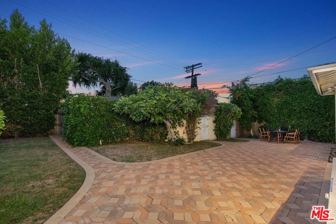 Los Angeles, California, 90048, United States, 4 Bedrooms Bedrooms, ,4 BathroomsBathrooms,Residential,For Sale,1912253