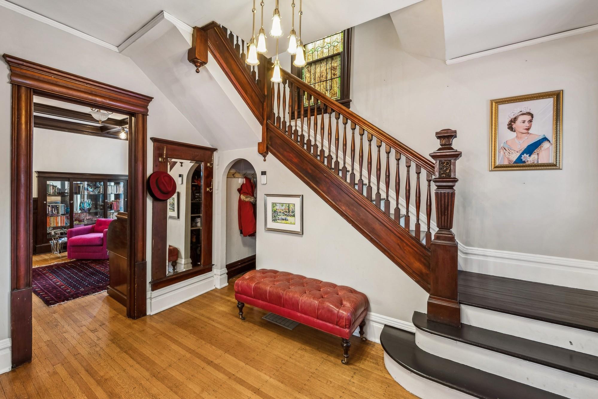 Minneapolis, Minnesota, 55408, United States, 4 Bedrooms Bedrooms, ,2 BathroomsBathrooms,Residential,For Sale,1898421