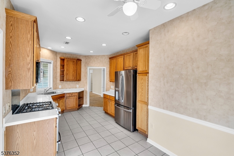 Franklin Twp., New Jersey, 08873, United States, 2 Bedrooms Bedrooms, ,2 BathroomsBathrooms,Residential,For Sale,1911173