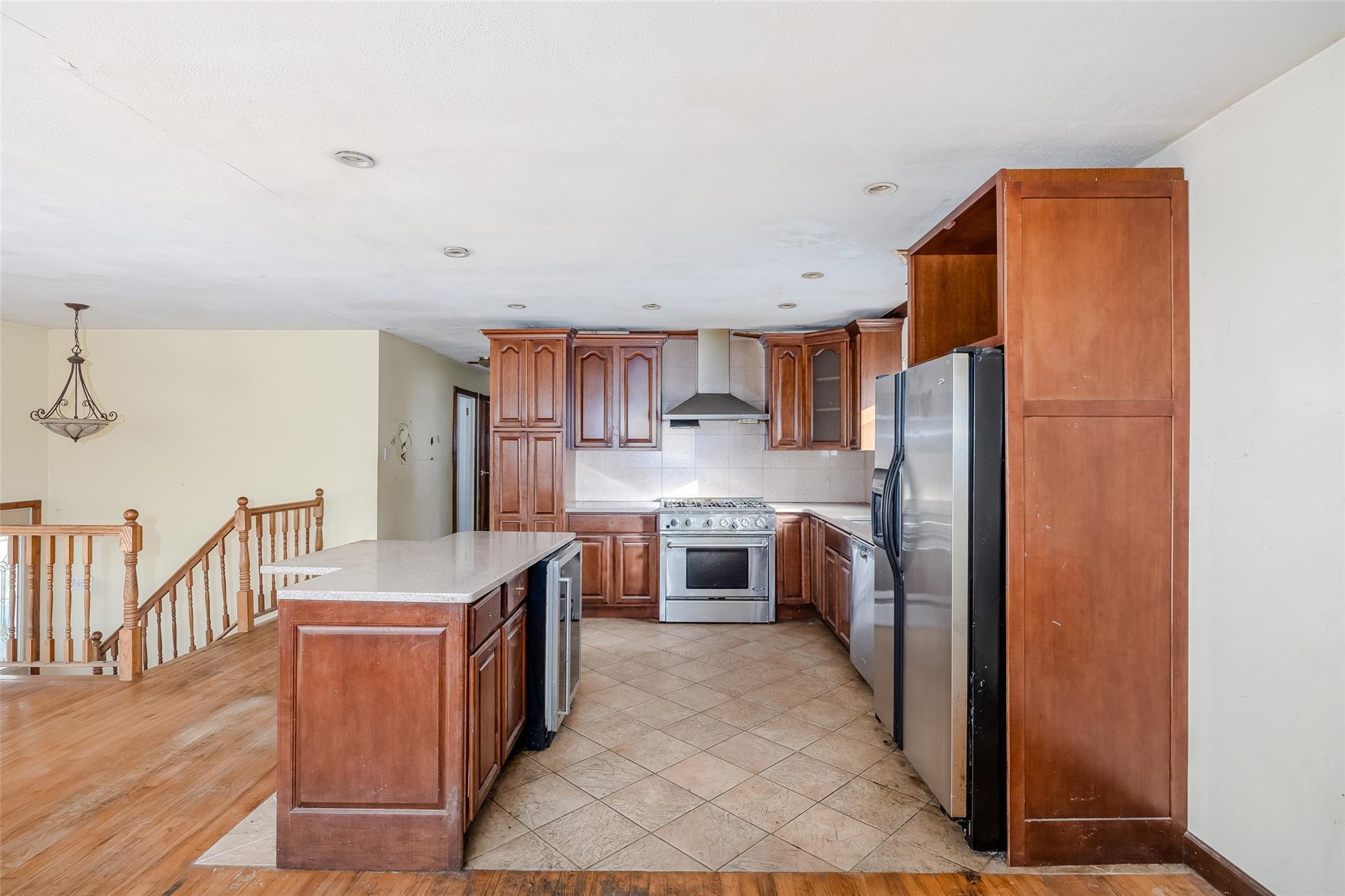 Freeport, New York, 11520, United States, 4 Bedrooms Bedrooms, ,2 BathroomsBathrooms,Residential,For Sale,1893600