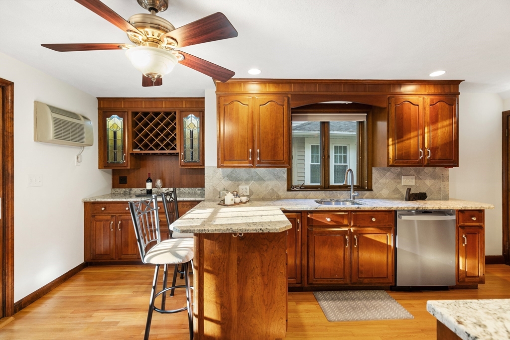 Malden, Massachusetts, 02148, United States, 3 Bedrooms Bedrooms, ,2 BathroomsBathrooms,Residential,For Sale,1942894