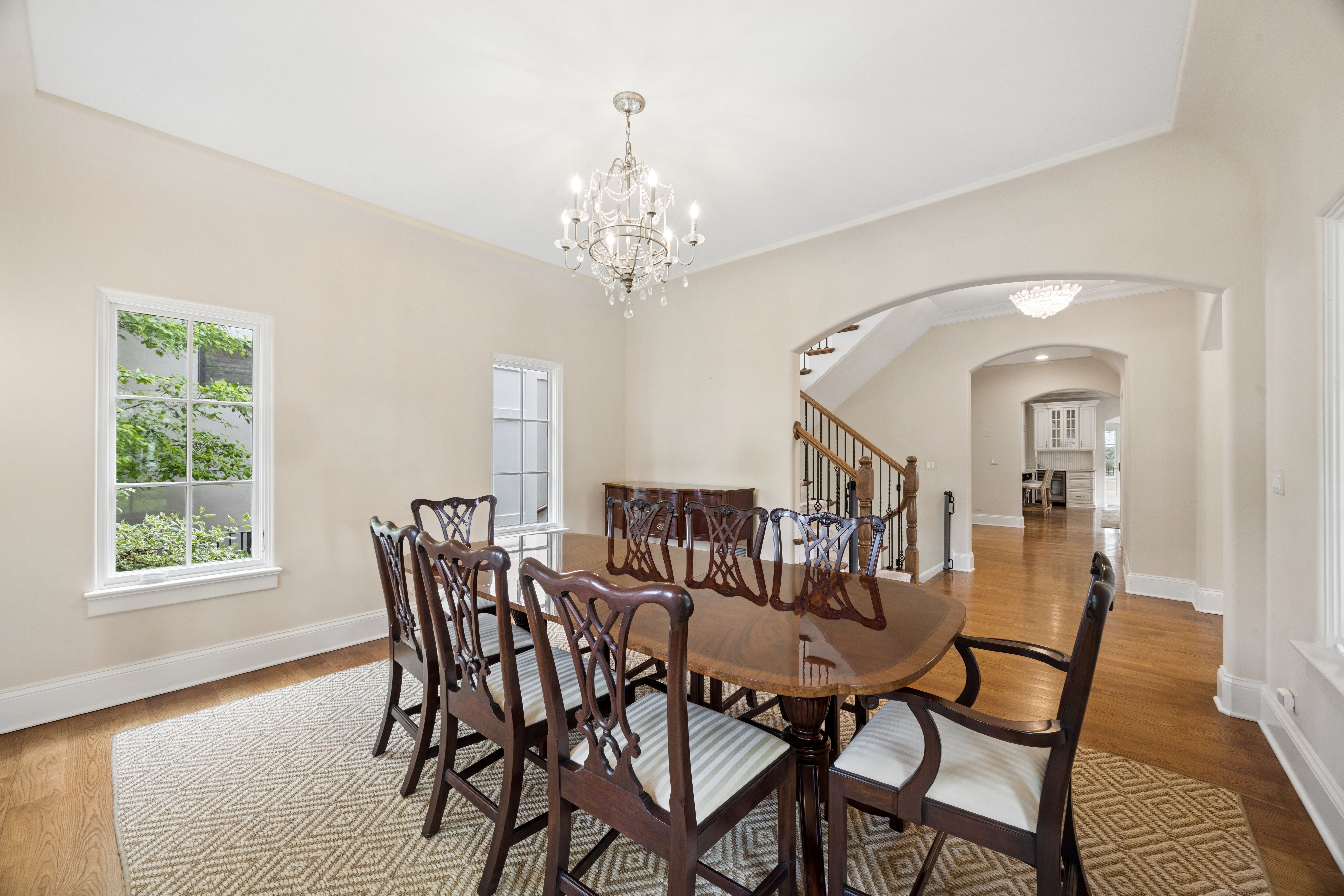  Timeless Architectural Detail with Warm, Inviting Living Spaces - 物件實景