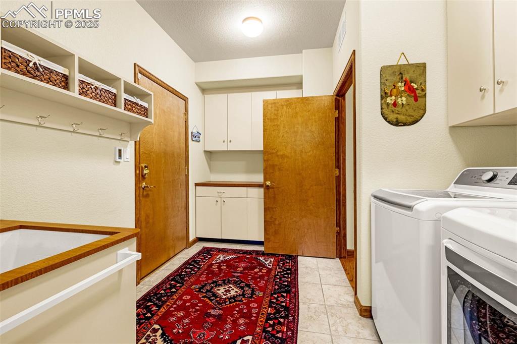 Colorado Springs, Colorado, 80921, United States, 3 Bedrooms Bedrooms, ,3 BathroomsBathrooms,Residential,For Sale,1947087