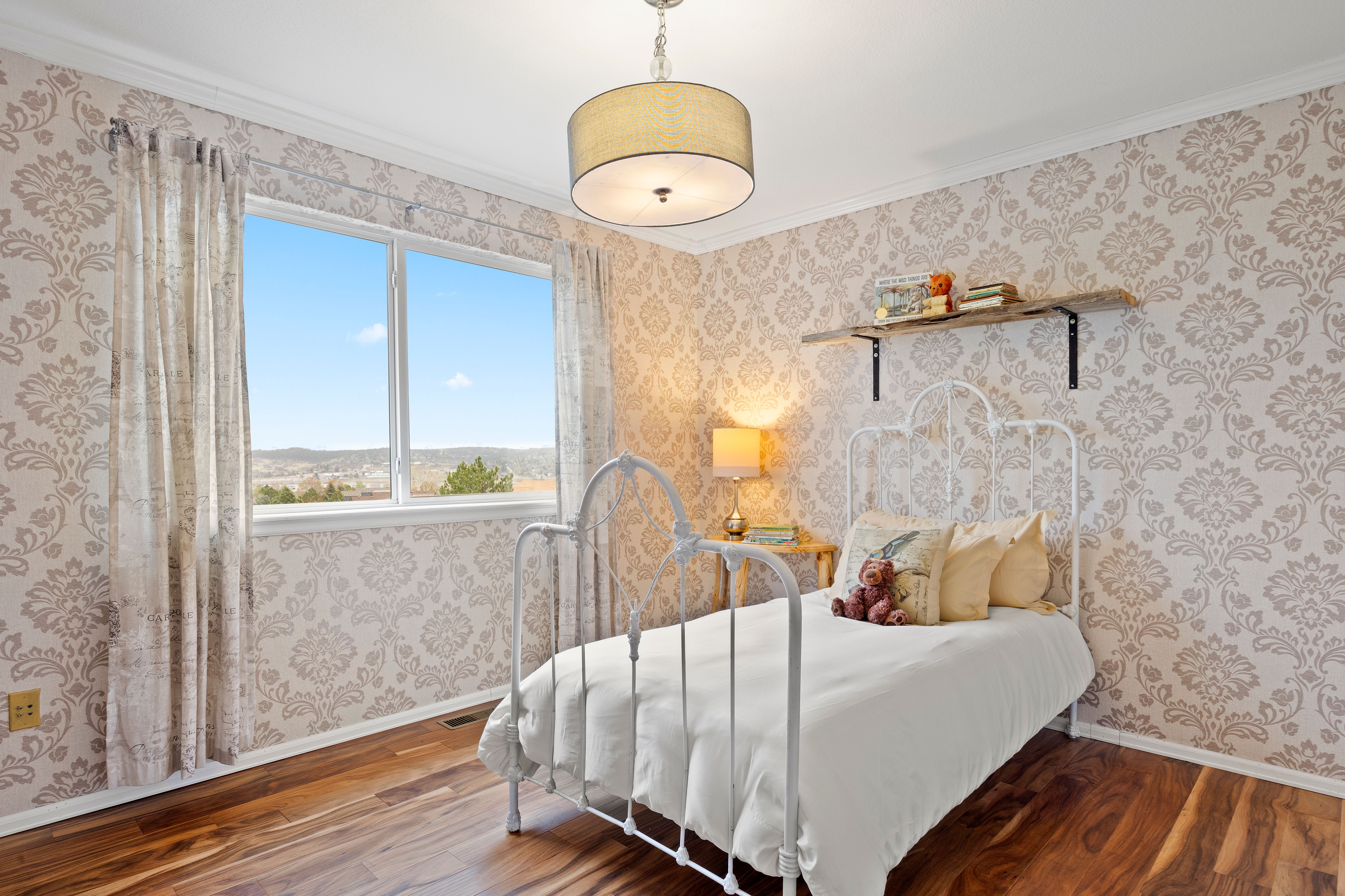  Situated on a desirable corner lot in the sought-after Red Hawk community - 物件實景