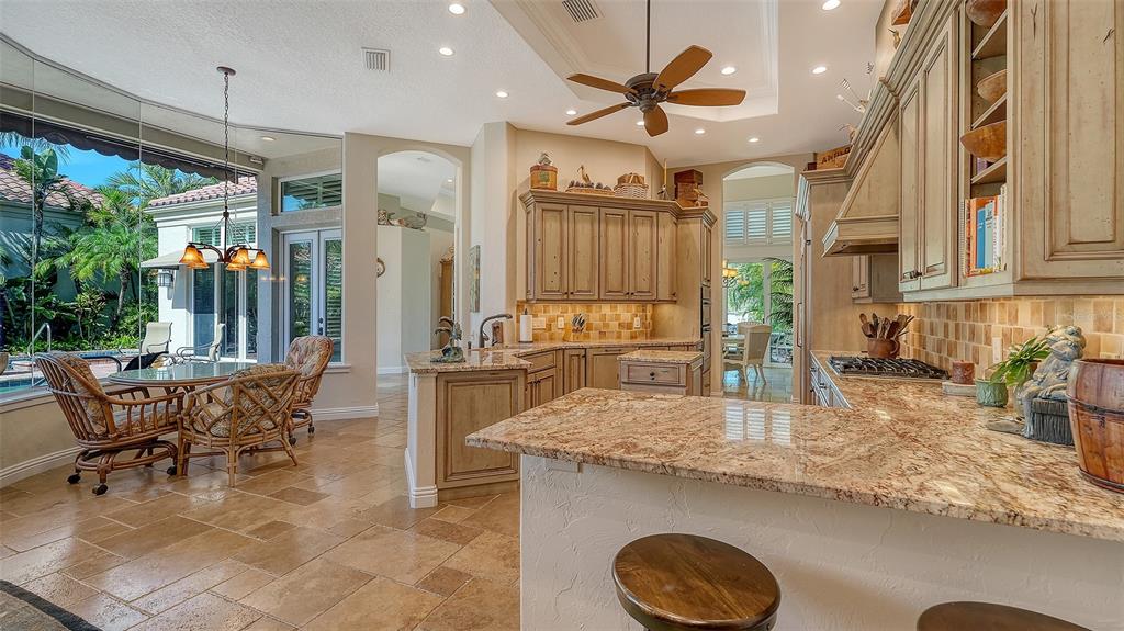 Longboat Key, Florida, 34228, United States, 3 Bedrooms Bedrooms, ,4 BathroomsBathrooms,Residential,For Sale,1986320