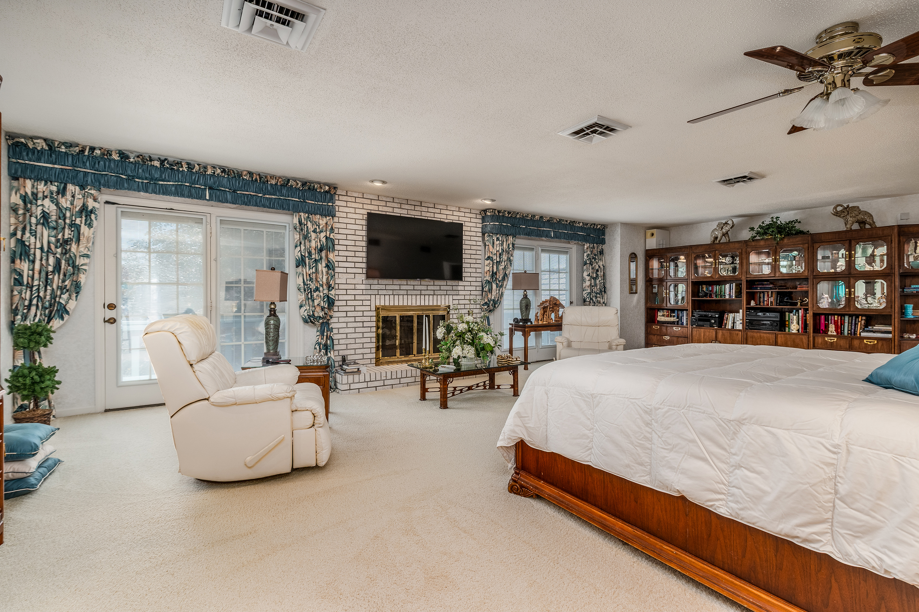 Marion, Illinois, 62959, United States, 7 Bedrooms Bedrooms, ,7 BathroomsBathrooms,Residential,For Sale,1979062