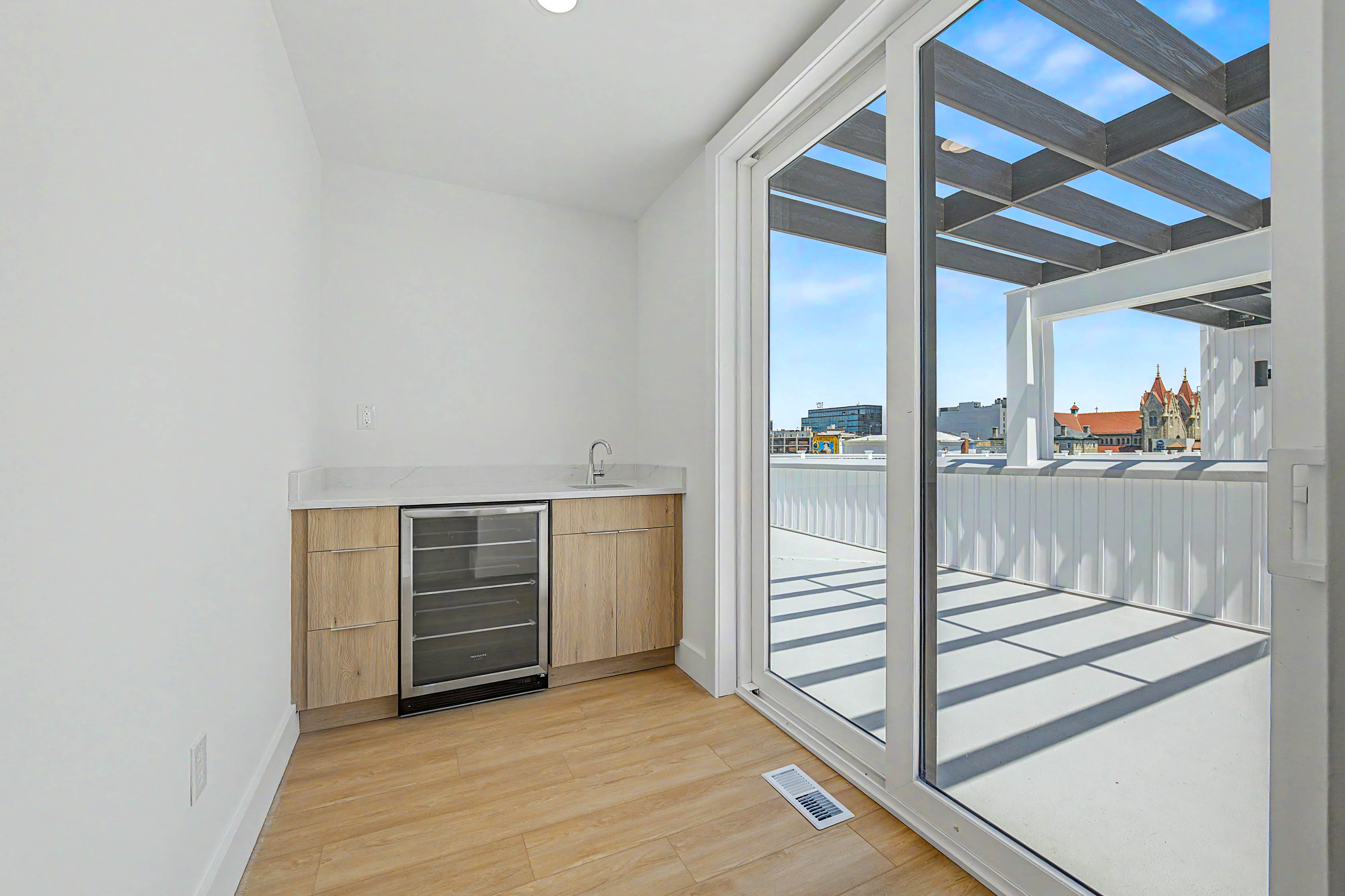  105 B Westminster Avenue - 物件實景